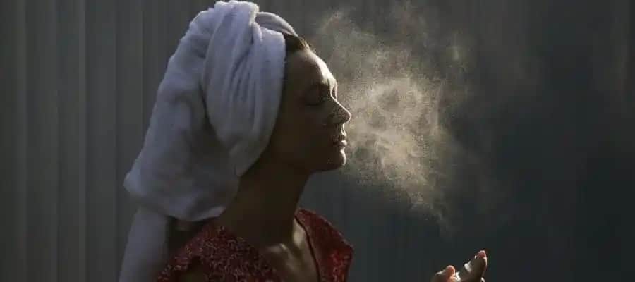 Yüz Misti Nedir? Cilt Bakımında Ferahlatıcı ve Nemlendirici Etkileri