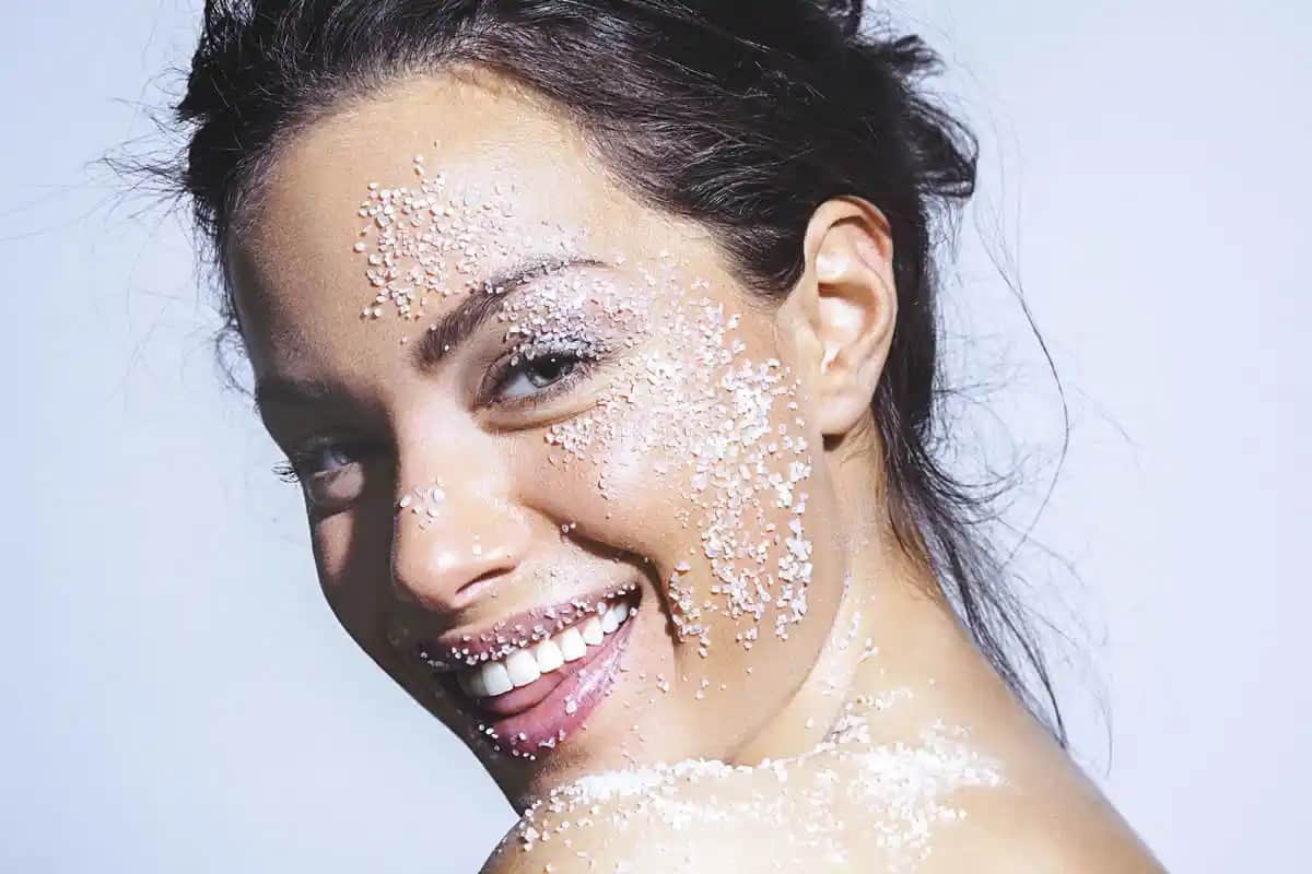 Yüz Peelingi Nasıl Yapılır ve Cilt Yenileme Sürecinde Etkili Yöntemler