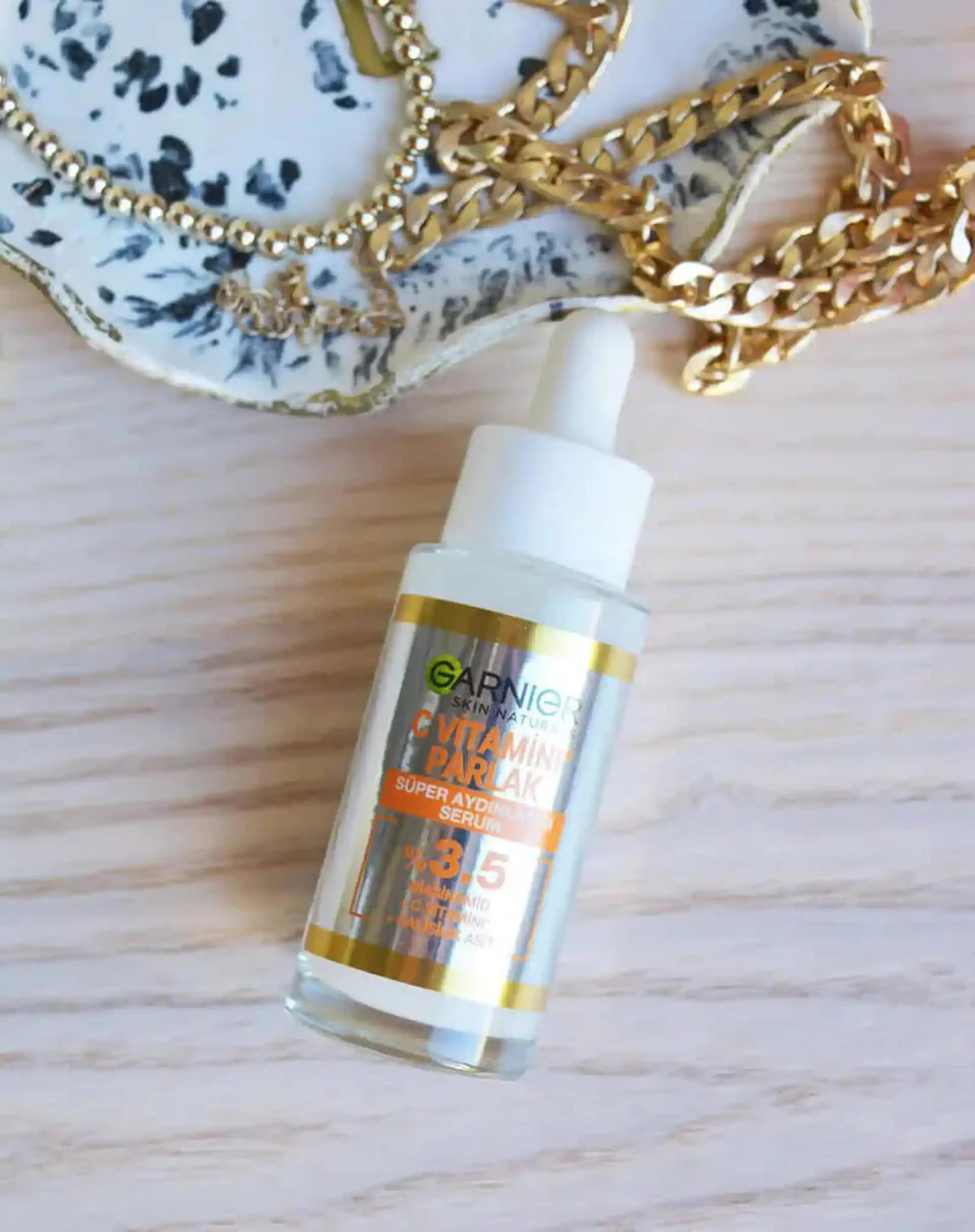 Yüz Serumu Seçimi ve Kullanımı: Cilt Sağlığınız İçin En İyi Tavsiyeler