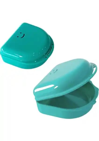 Diş Protez Kutuları Karşılaştırması: Polywax ve Rabır Ürünlerinin Özellikleri