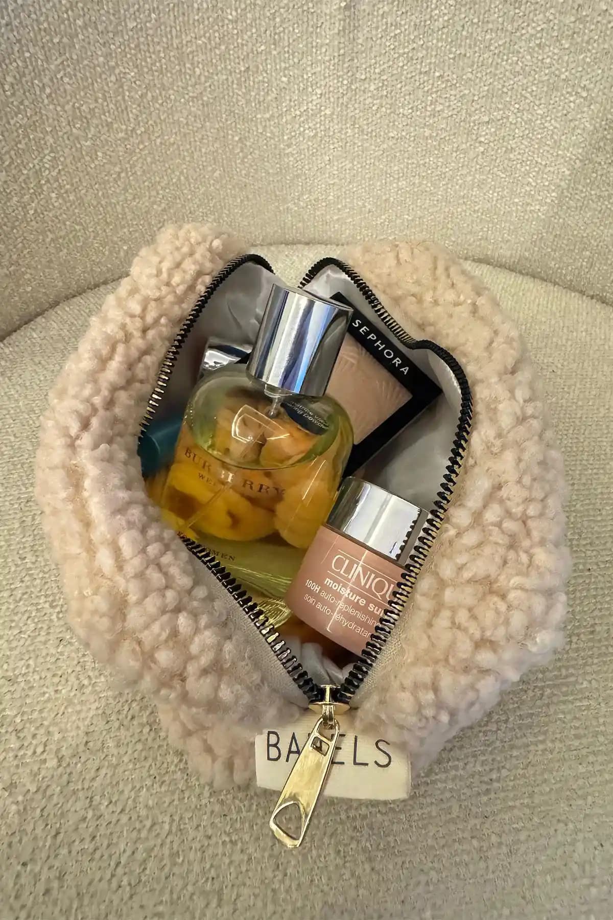 Peluş Makyaj Çantası Karşılaştırması: BAHELS Teddy ve PREGIO Modelleri