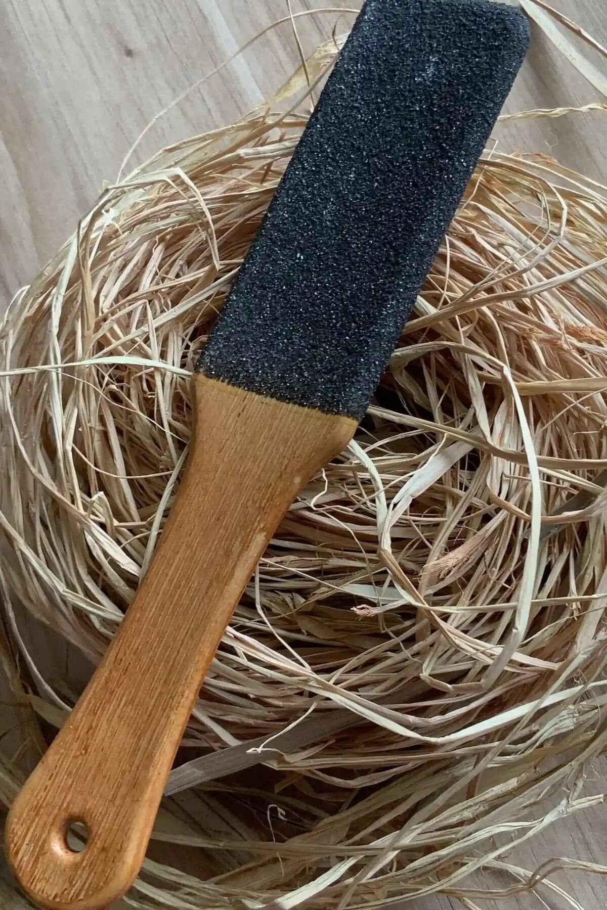 Efsoon Organics ve Muggio Ahşap Saplı Topuk Törpüleri Karşılaştırması