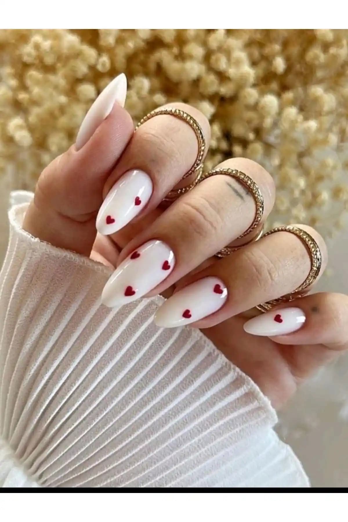 ELNİL BUTİK ve Ocean Takma Tırnak Karşılaştırması: Hangi Ürün Daha İyi