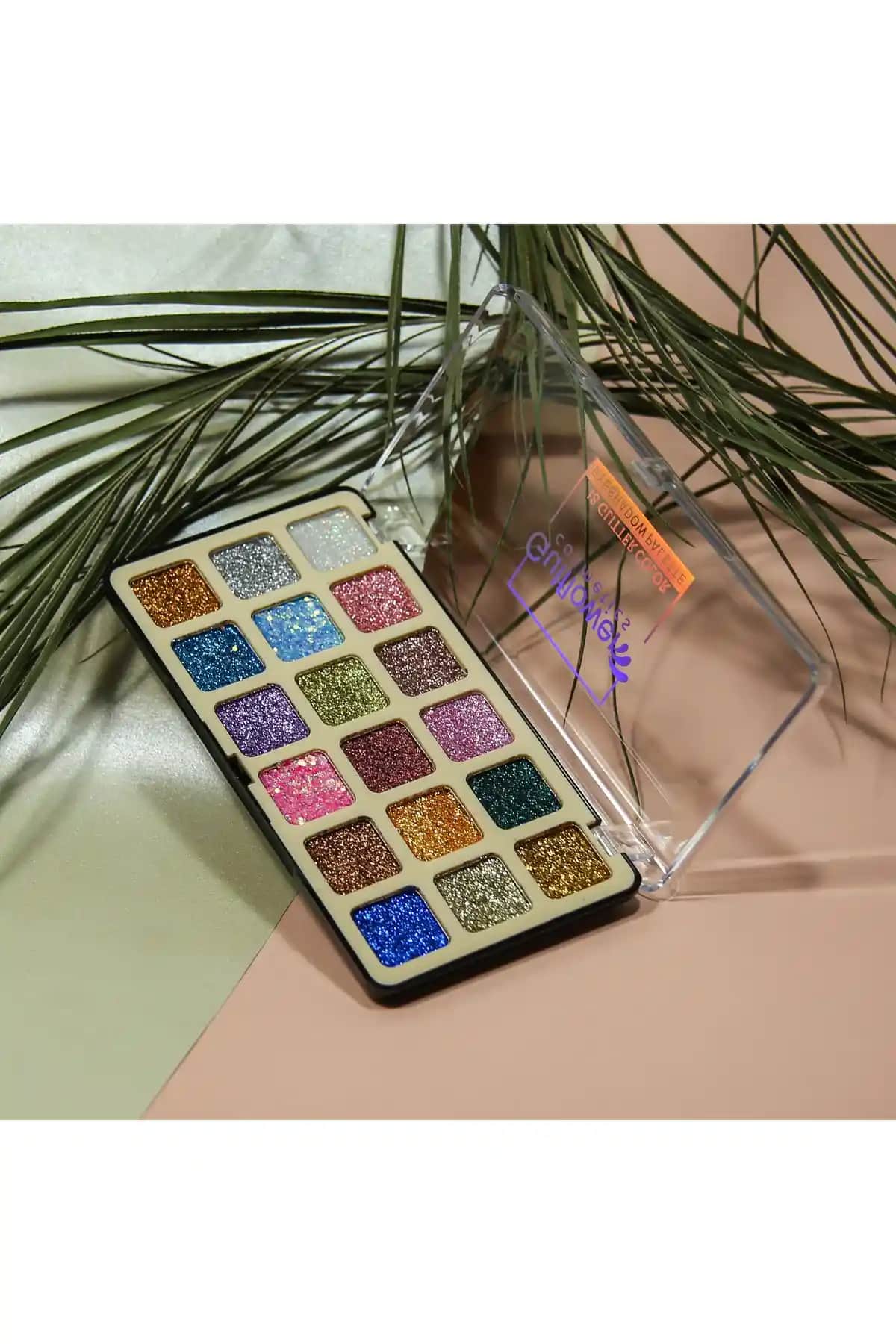 GulFlower Glitter Göz Farı ile Roesıa Rose Nude Diva Göz Farı Karşılaştırması