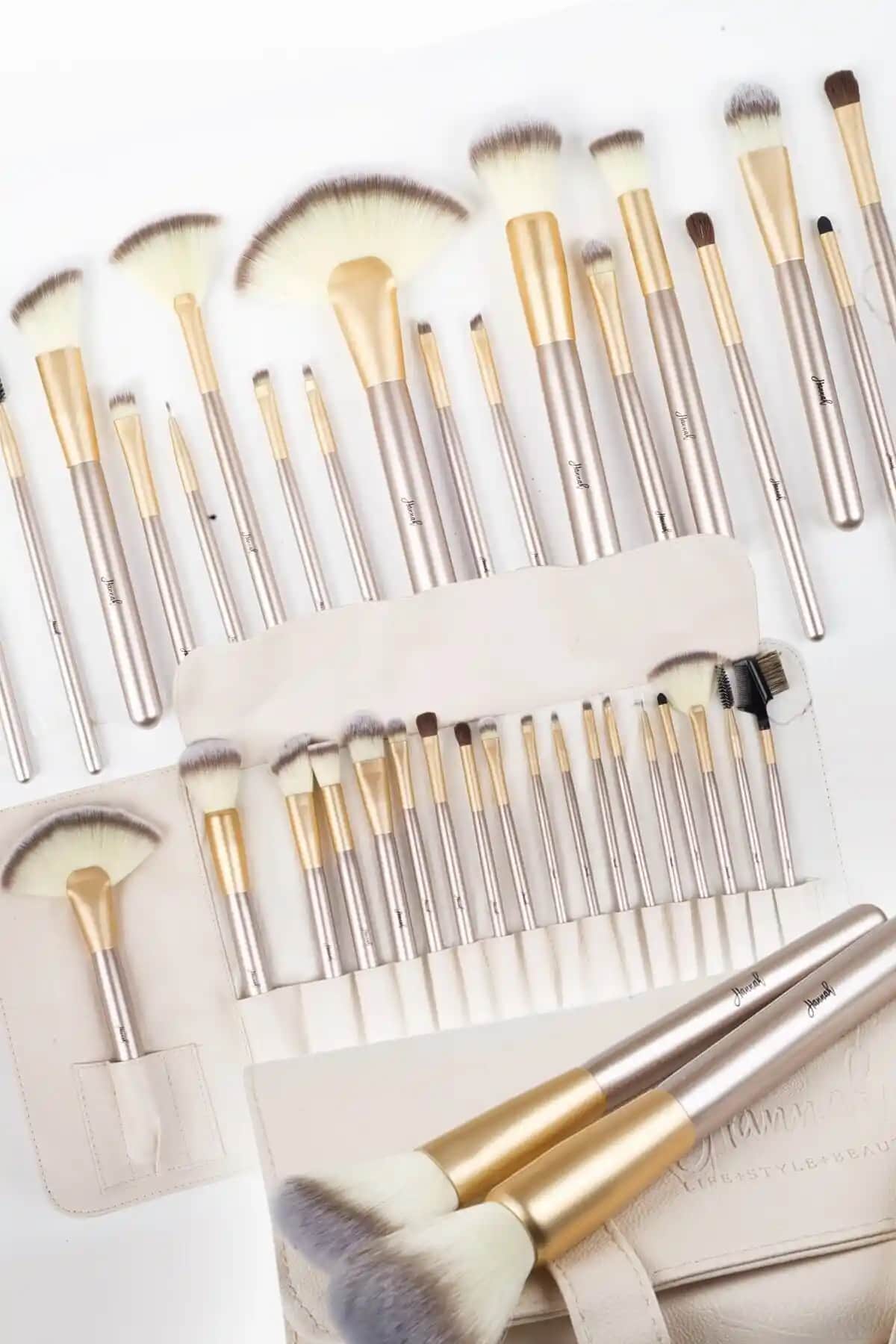 Hannah 18 Parça Makyaj Fırça Seti Profesyonel ve Şık Tasarımıyla Kullanıma Hazır