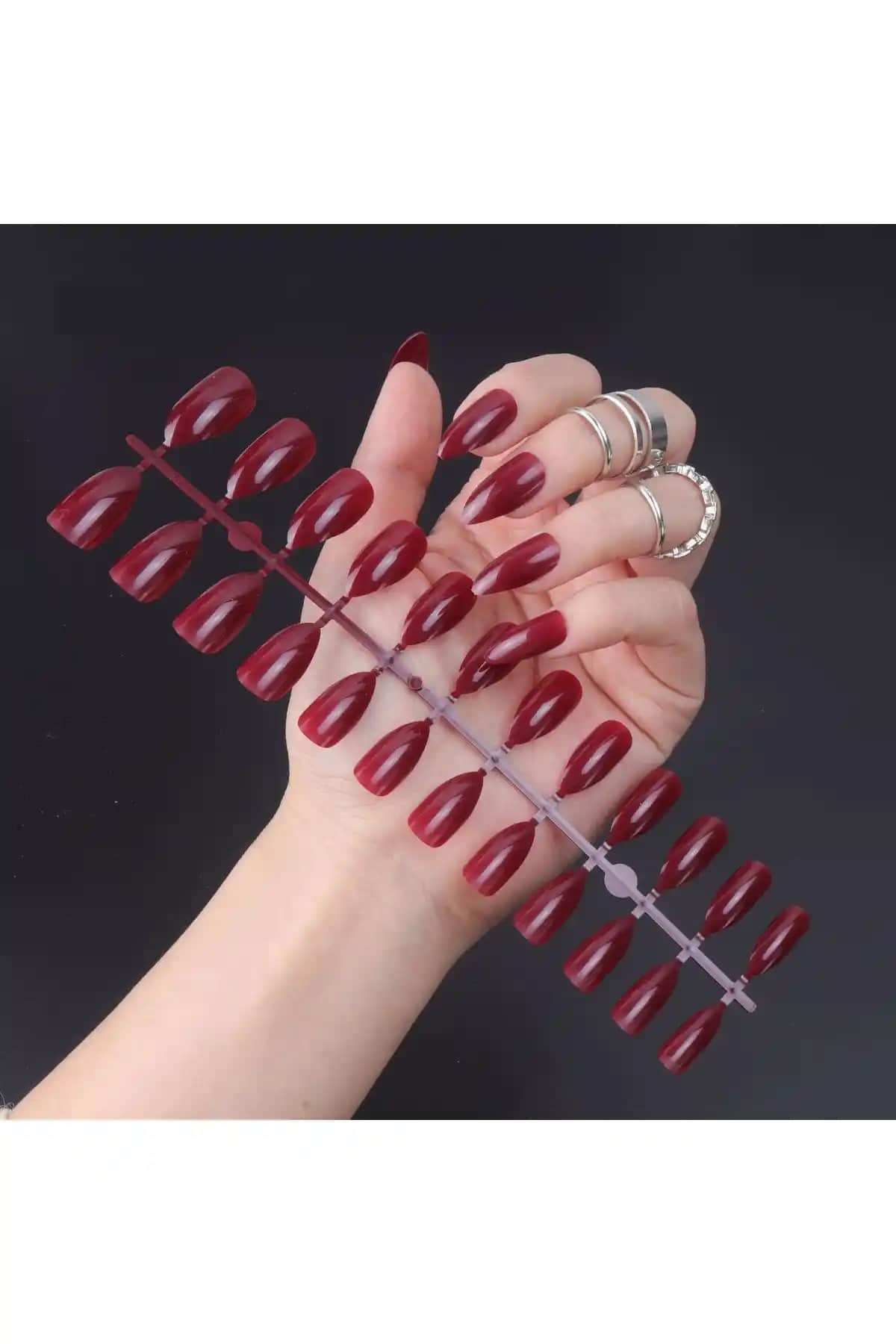 Nail Master 24'lü Badem Takma Tırnak Kırmızı Renkli Estetik ve Kullanışlı Tasarım