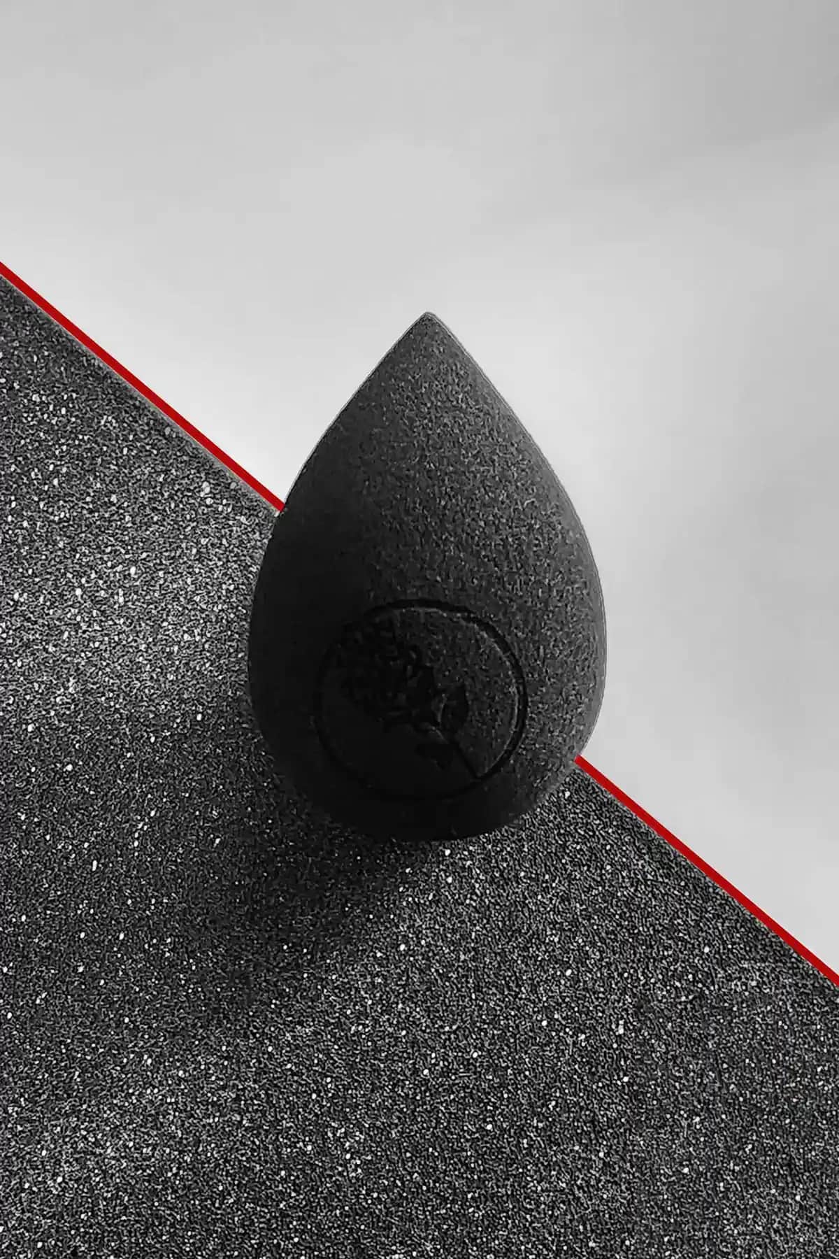 The Cult Rosa Dark Delight Makyaj Süngeri: Yüksek Performans ve Konfor Sunan Profesyonel Ürün