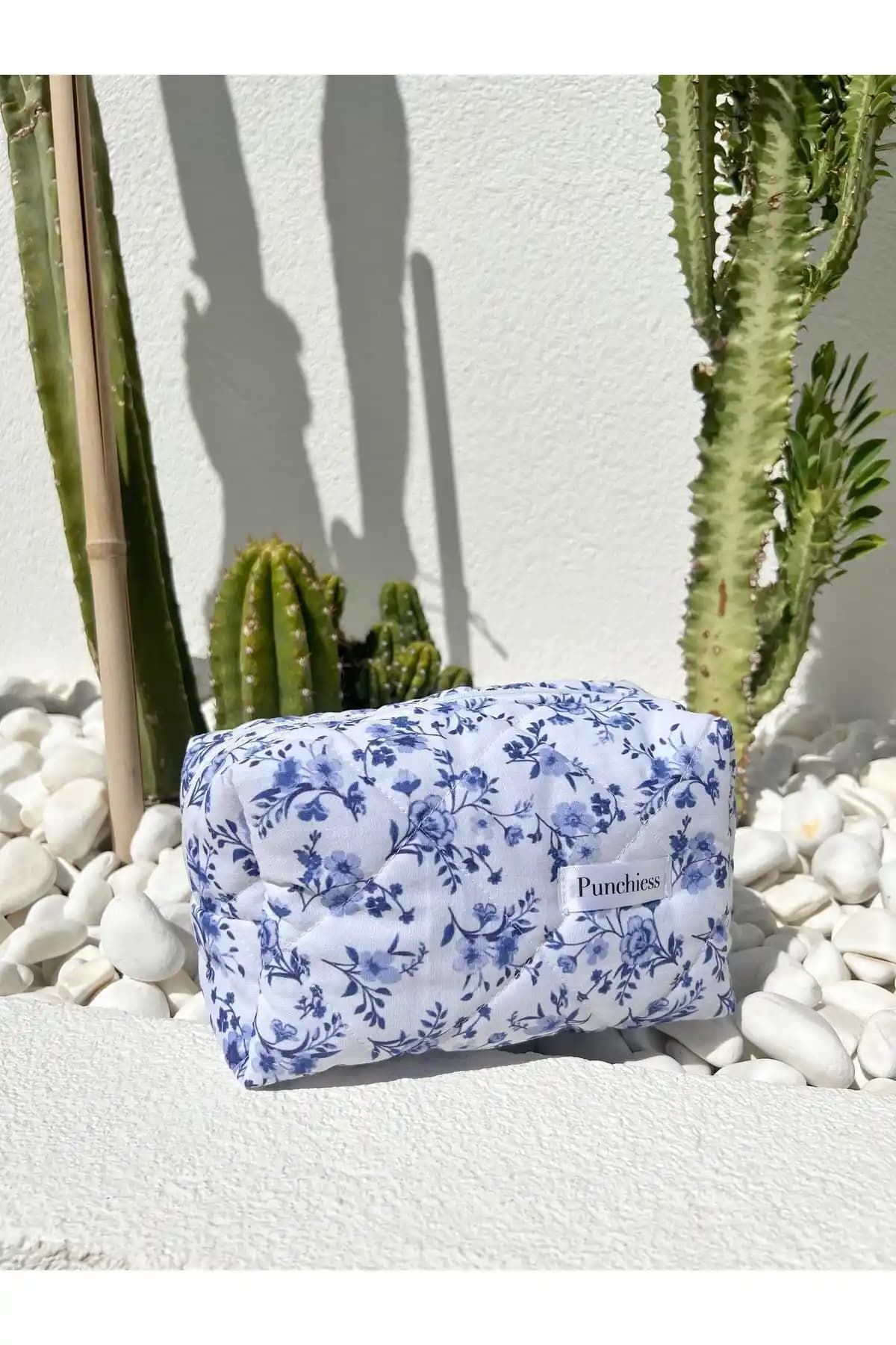 Punchiess Mavi Çiçekli Büyük Boy Makyaj Çantası Estetik ve Dayanıklı Tasarım