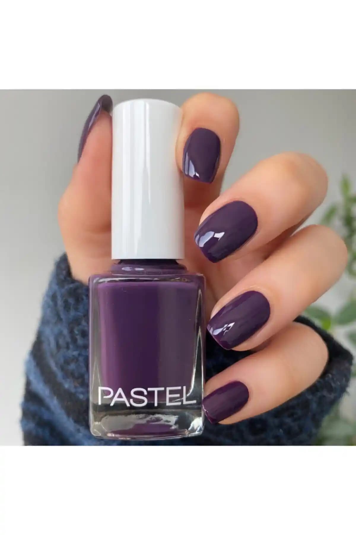 Pastel Oje 49 ve 51 Karşılaştırması Renk, Kalıcılık ve Kullanıcı Deneyimi