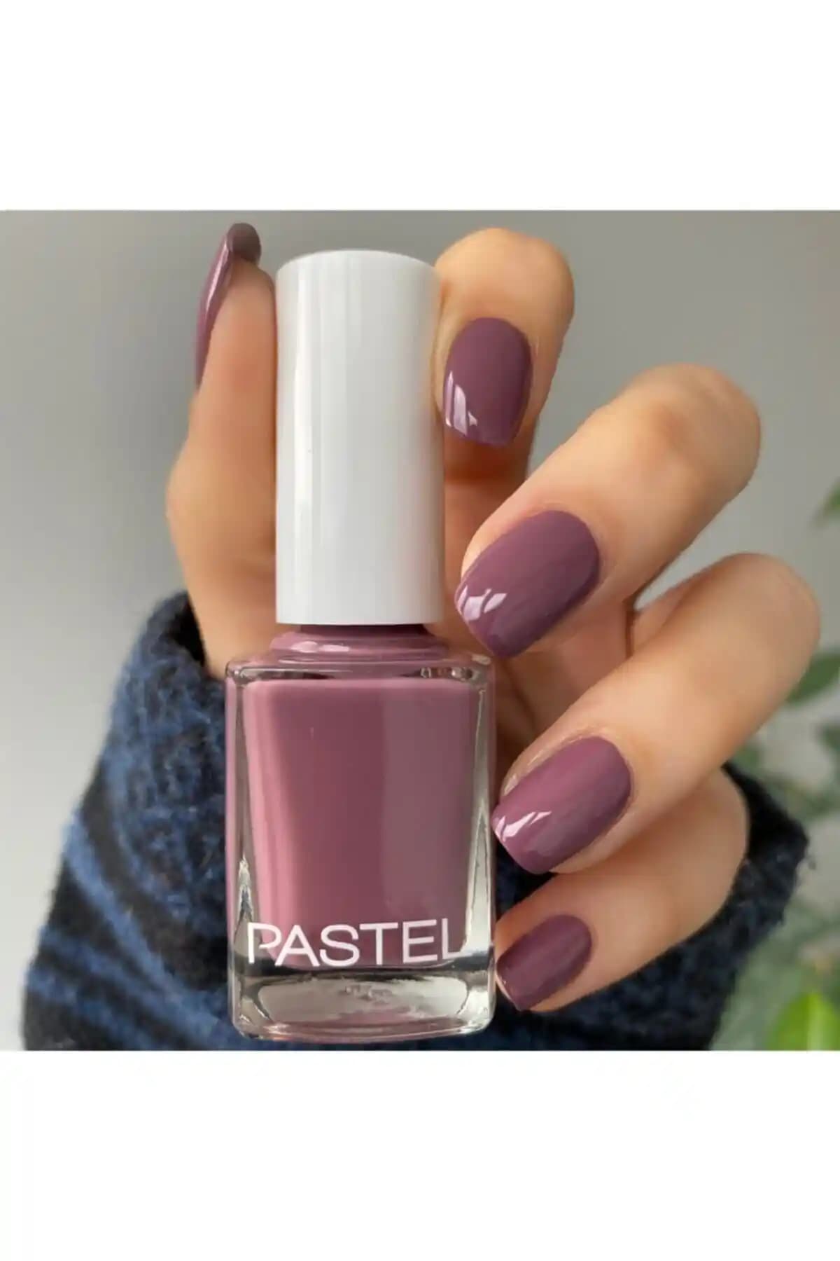 Pastel Oje 247: Canlı ve Parlak Yeşil Renk Seçeneği ile Şıklık ve Dayanıklılık