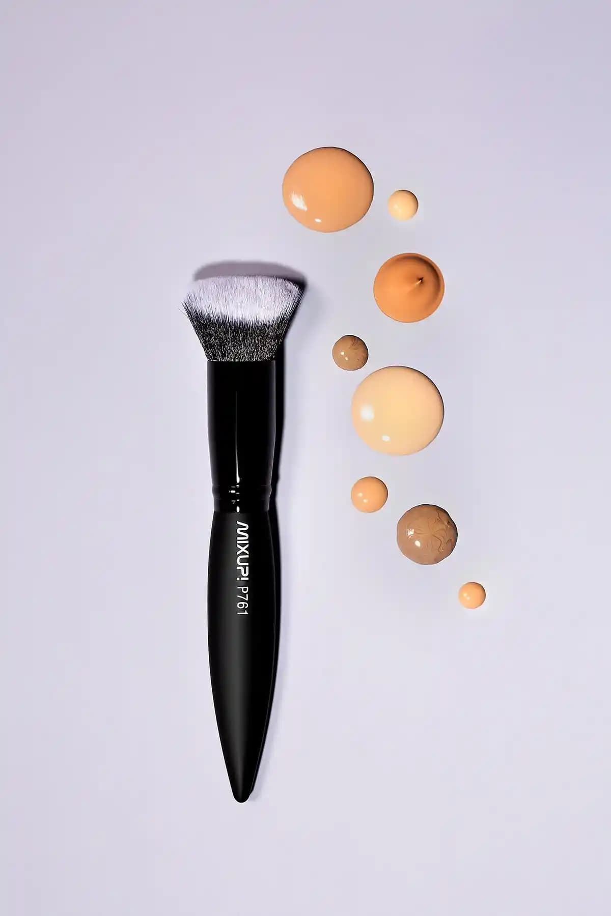 Udmkx 3D Kabuki Fondöten Fırçası ile Doğal ve Pürüzsüz Makyaj Uygulaması