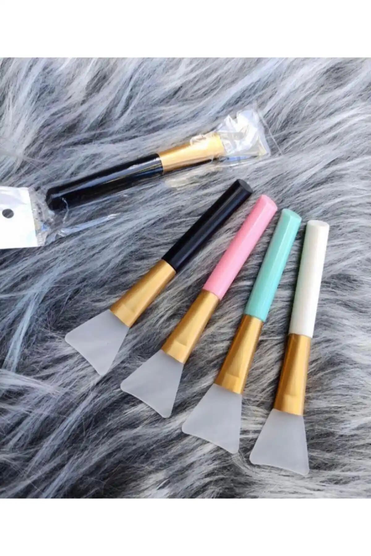 Cilt Bakımında Pratiklik Sunan Genel Markalar Maske Soyma ve Sürme Aparatı