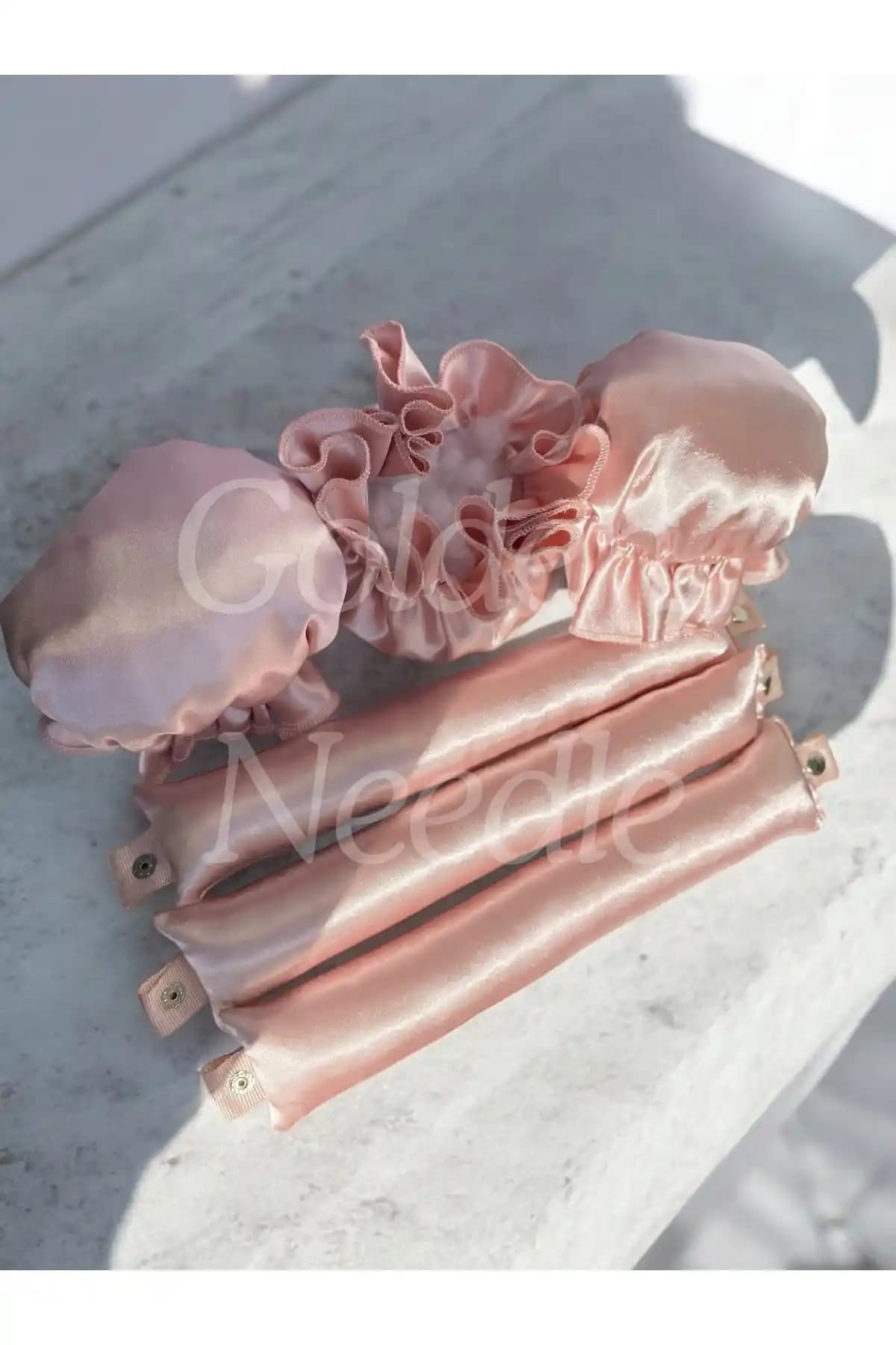 Golden Needle 3'lü Boneli Çıtçıtlı Bigudi Sosisi ile Sağlıklı ve Pratik Saç Şekillendirme