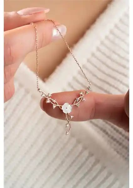 Nereze 925 Ayar Gümüş Kadın Kolye Doğadan İlham Alan Zarif ve Dayanıklı Tasarım