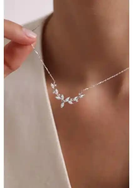 Nereze 925 Ayar Gümüş Rodyum Kaplama Zarif Sarmaşık Kolye Kadınlar İçin Şık Takı