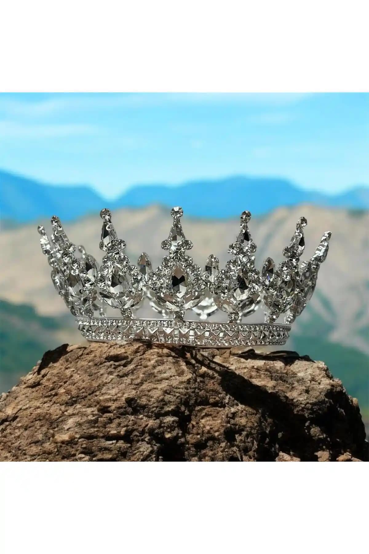 Sabek Bujiteri Pasta Taçı 12 Cm Şık ve Dayanıklı Doğum Günü Dekorasyonu Ürünü