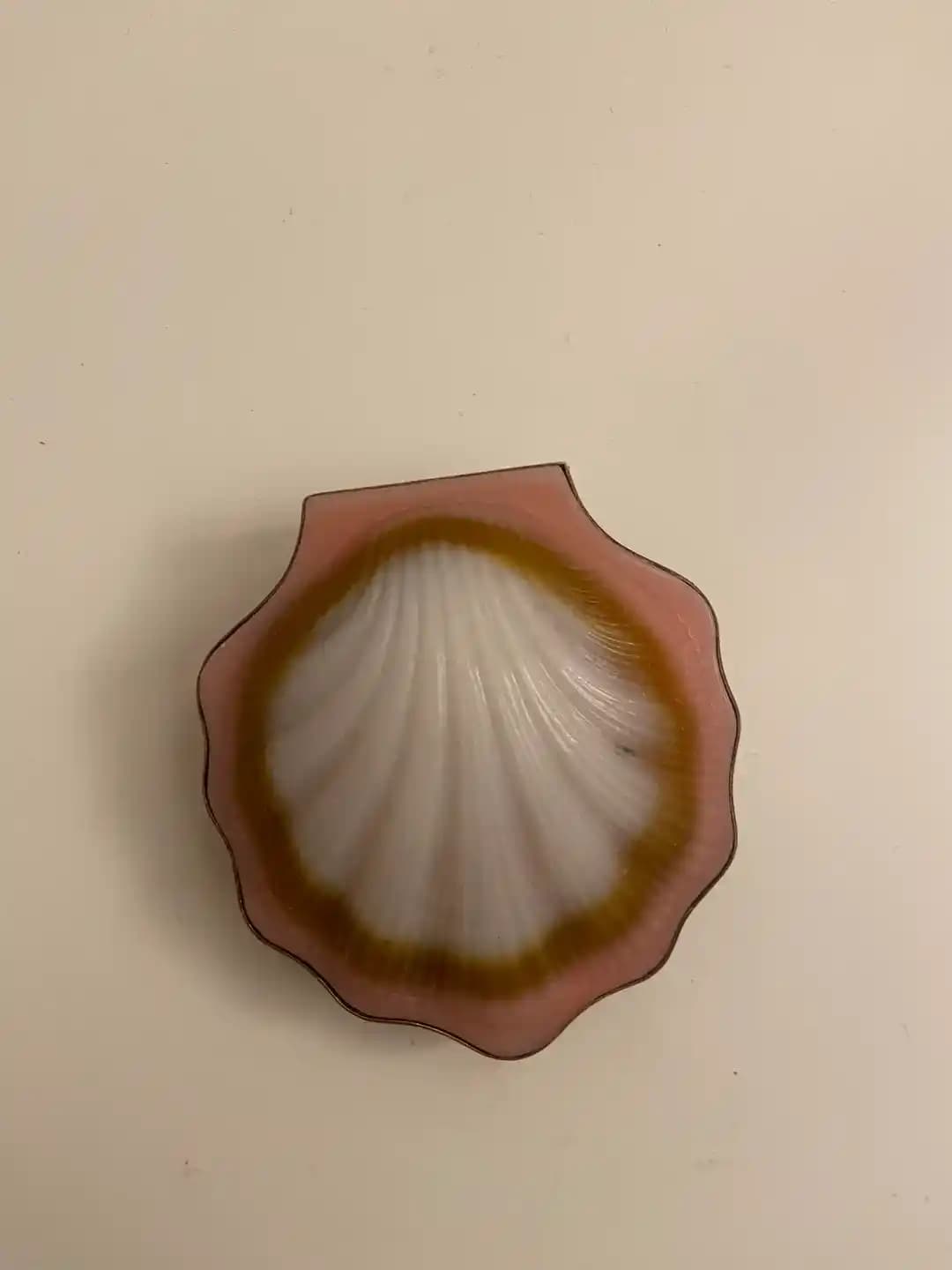 Eski Pudra Kutularını Yeniden Doldurma Teknikleri ve Pudra Türlerine Uygunluk