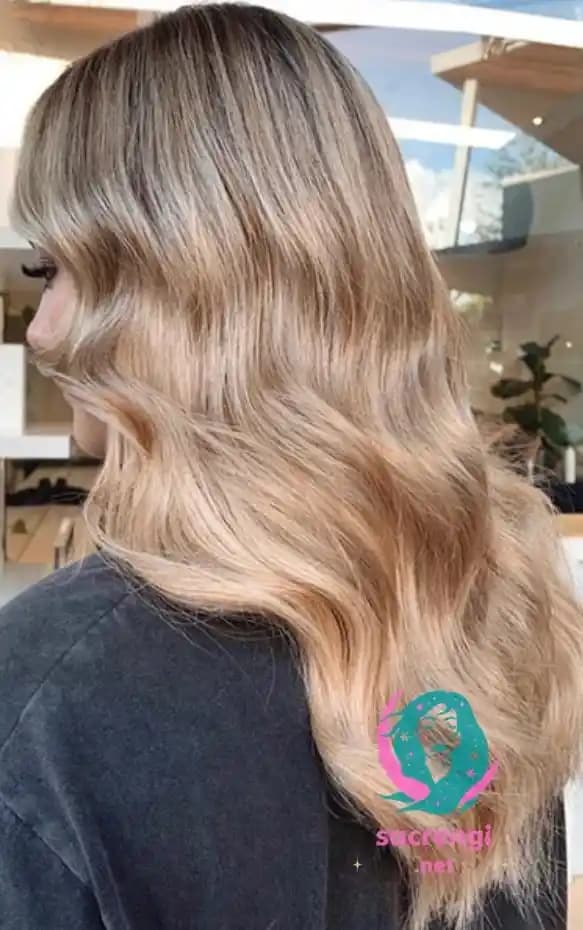 Kıvırcık Saçlarda Açık Sarı Renk Elde Etme Teknikleri ve Saç Bakımı