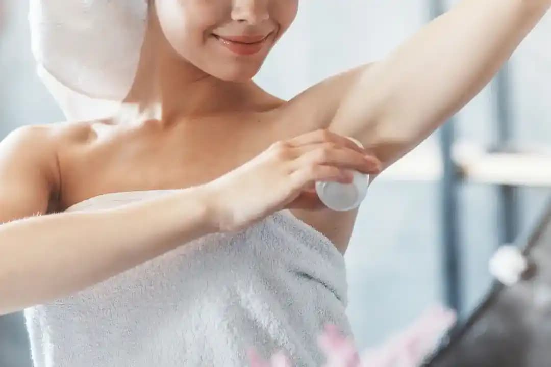 Koltuk Altı Kokusu Sorununu Kalıcı Olarak Giderme Yöntemleri ve Etkili Çözümler