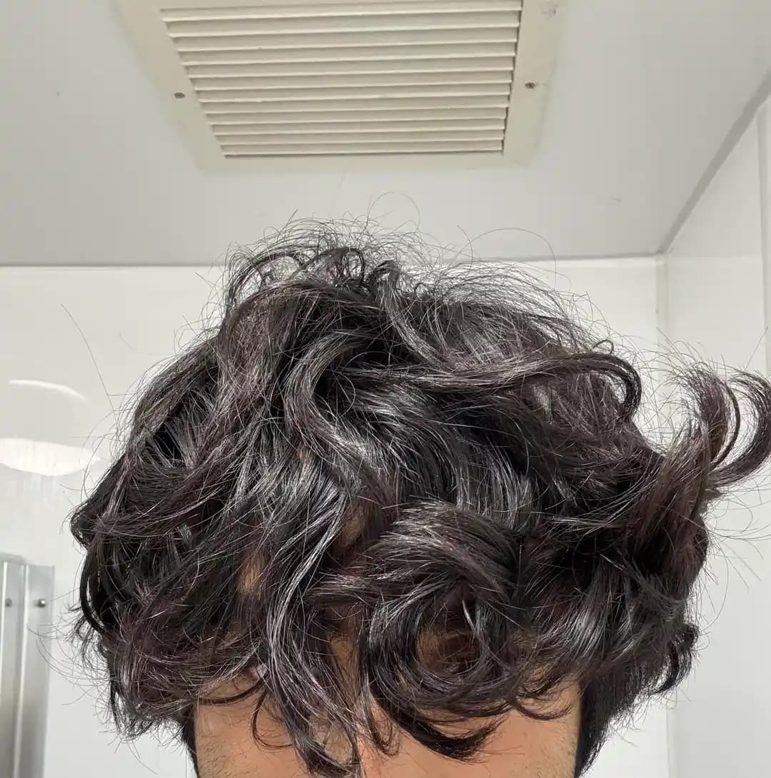 Şampuan Kullanımının Bırakılmasının Dalgalı Saç ve Saç Derisi Üzerindeki Etkileri