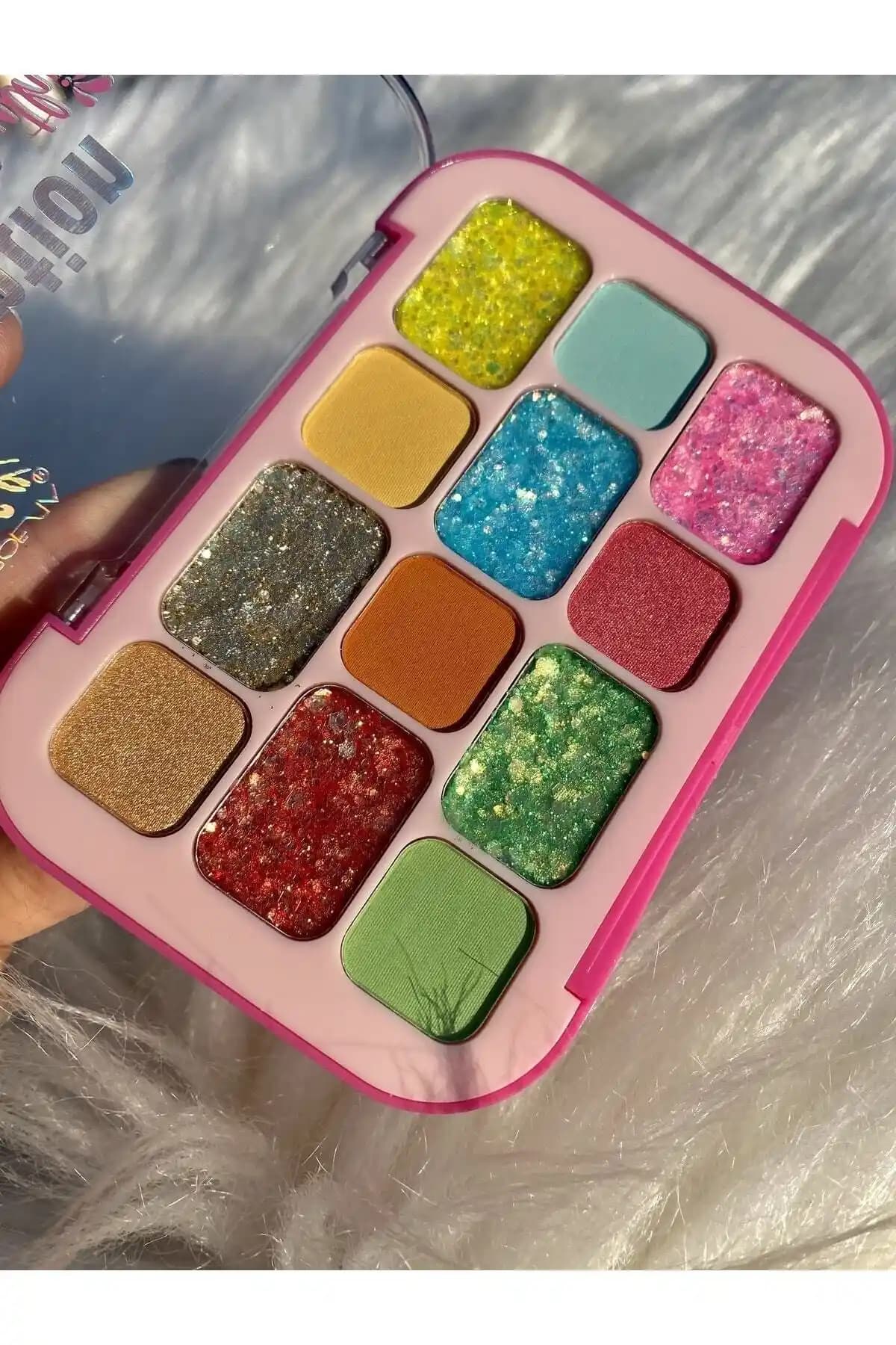 Makyajistan 12 Renkli Far Paleti Pembe Tonlar ve Yüksek Pigmentasyon Özelliğiyle