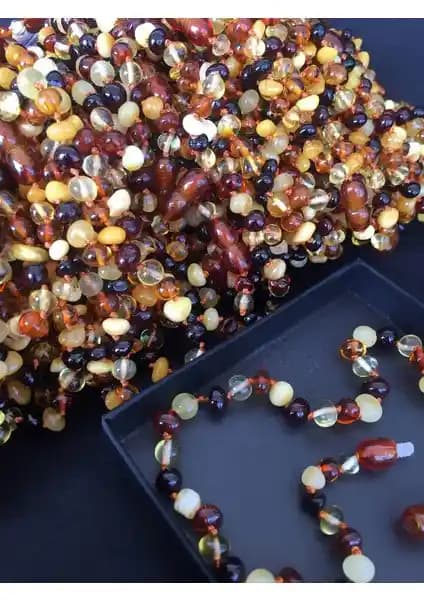 İpek Kehribar Bebek Kolyesi: Güvenlik ve Estetiğin Birleştiği Doğal Aksesuar