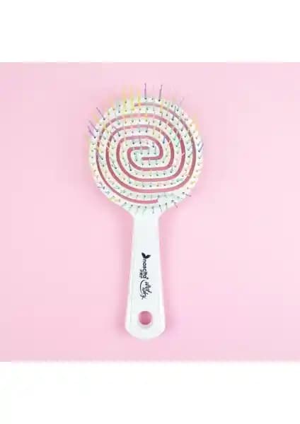 Nascita Pro 3D Oval Saç Fırçası: Saç Sağlığını Destekleyen Yenilikçi Tasarım ve Teknoloji