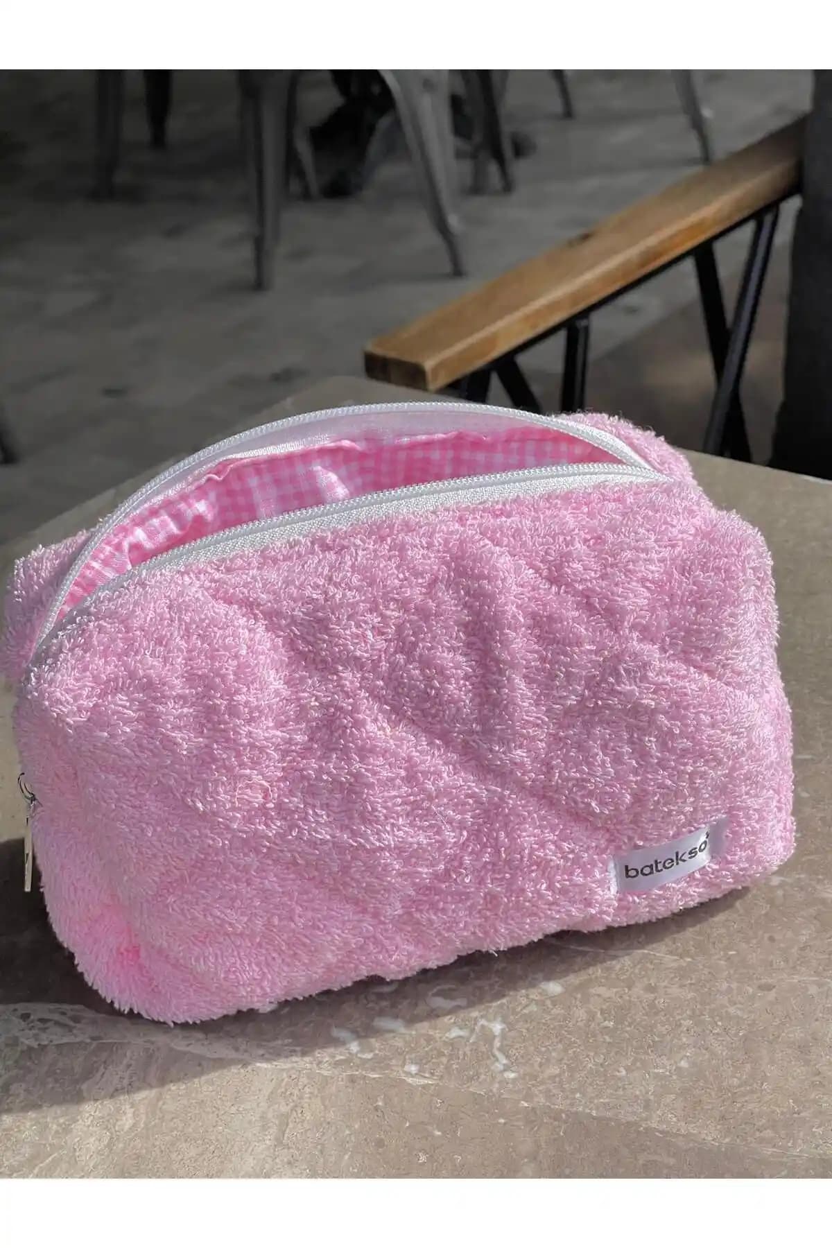 Batekso Açık Pembe Büyük Boy Makyaj ve Seyahat Çantası Estetik ve Fonksiyonellik