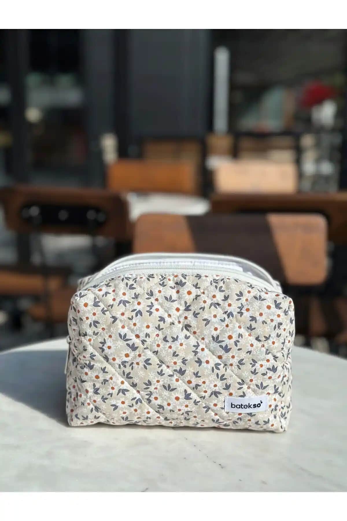 Batekso Bej Papatya Desenli Büyük Boy Makyaj Çantası Güvenilir ve Şık Tasarım