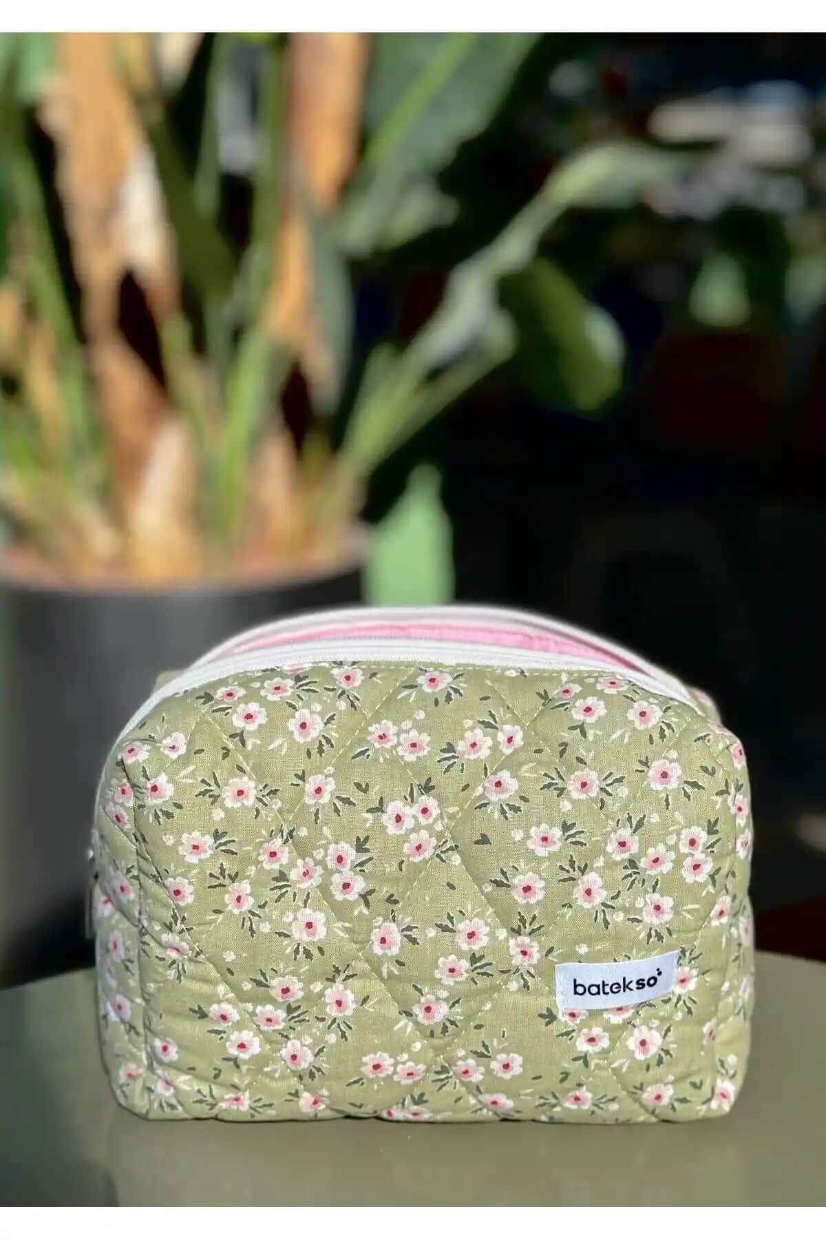 Batekso ve Punchiess Yeşil Makyaj Çantaları Karşılaştırması: Özellikler ve Kullanıcı Yorumları