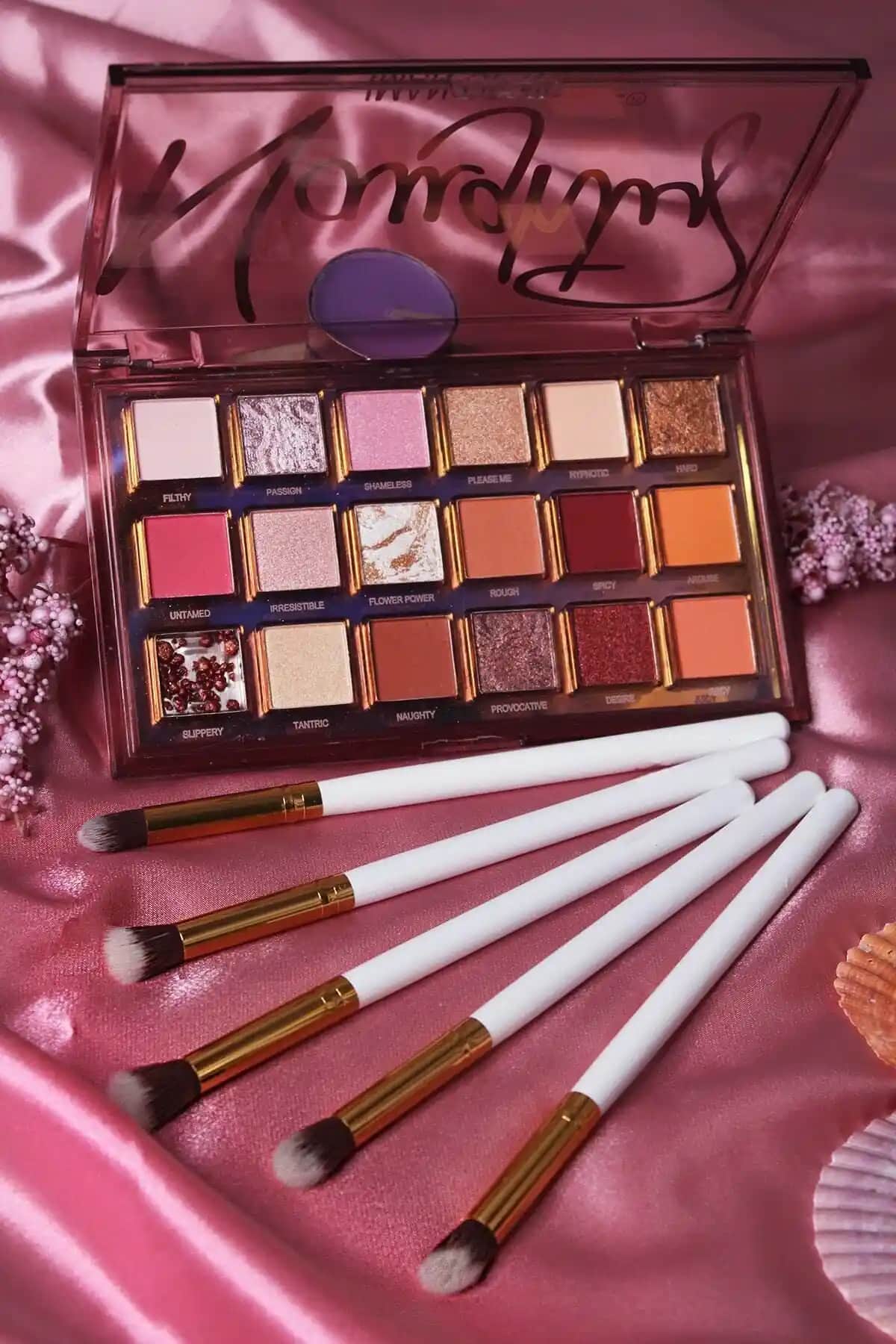 IMAN OF NOBLE 2'li Makyaj Seti: Kaliteli ve Şık Tasarım ile Günlük ve Profesyonel Kullanım