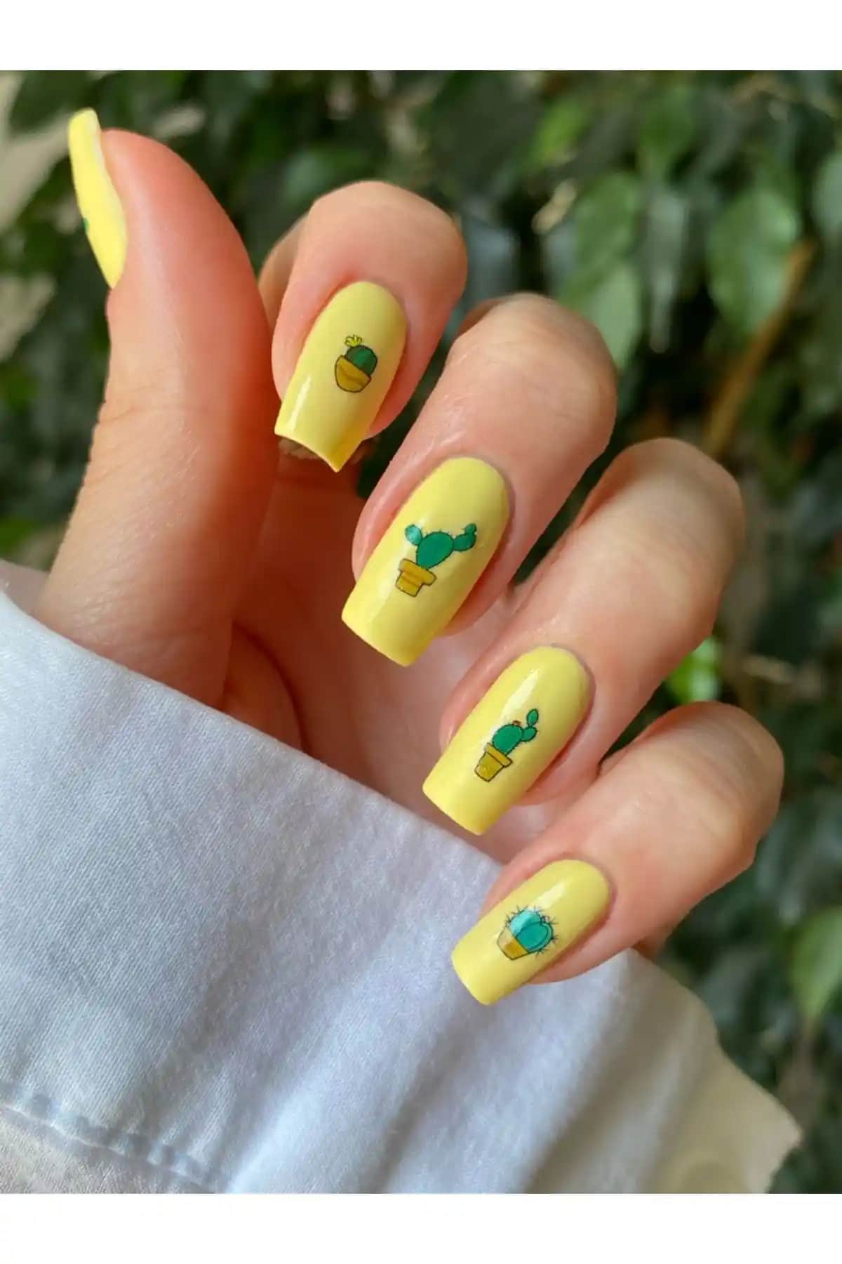 Kaktüs Temalı Geçici Tırnak Dövmesi: Pratik ve Şık Tırnak Sanatı Çözümü