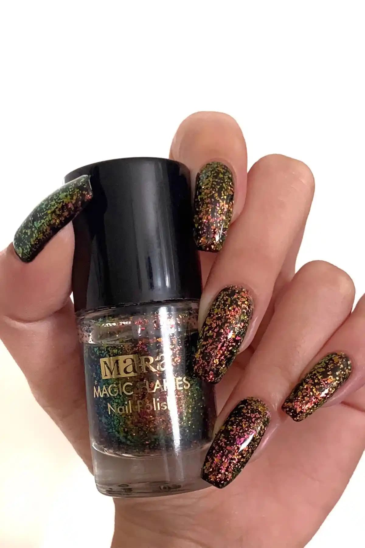 Mara Flakies ve Mara Metalik Ayna Efektli Oje Karşılaştırması: Özellikler ve Kullanıcı Yorumları