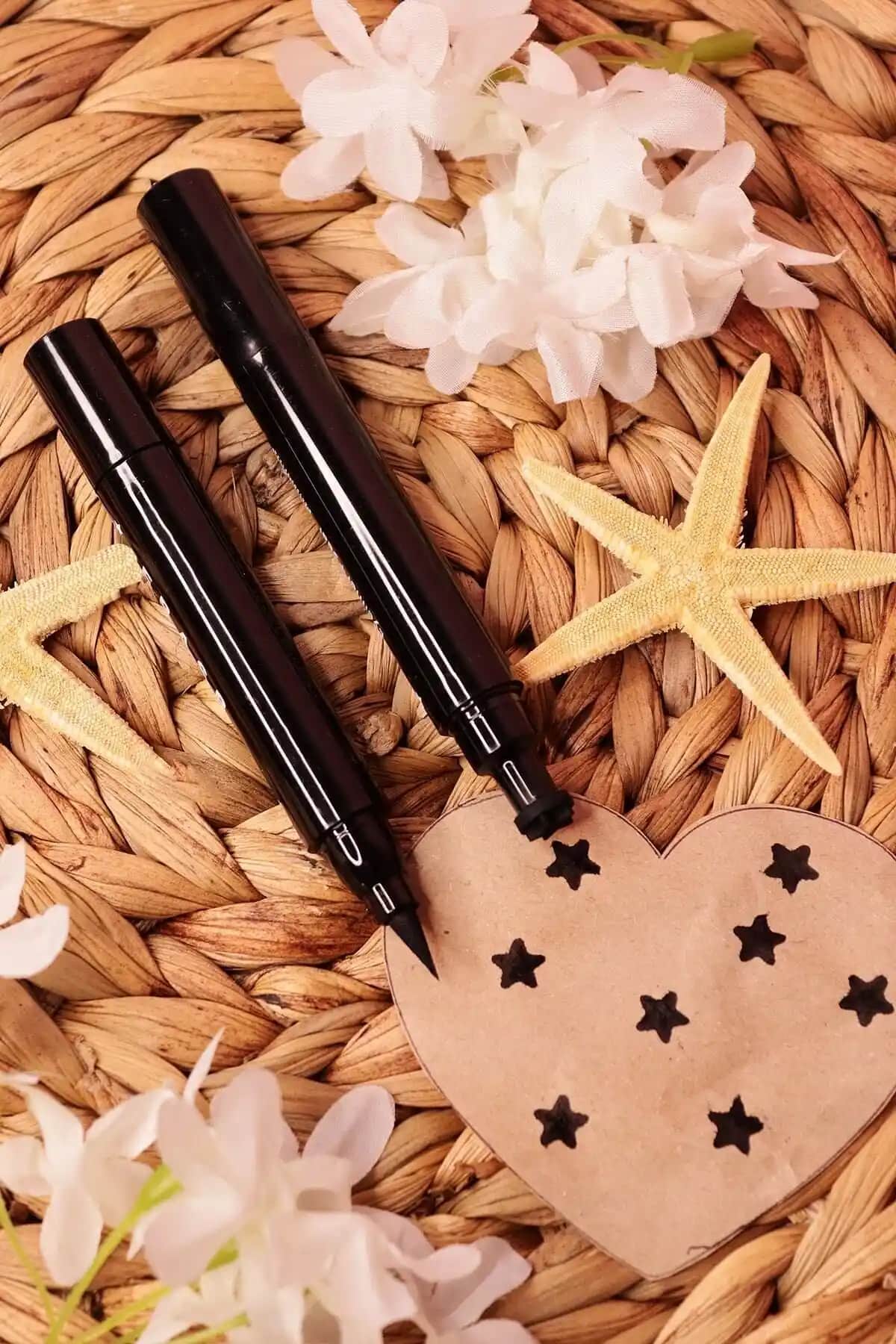 Mujgan ve Shaka Çift Uçlu Yıldız Desenli Eyeliner Karşılaştırması ve Özellikleri