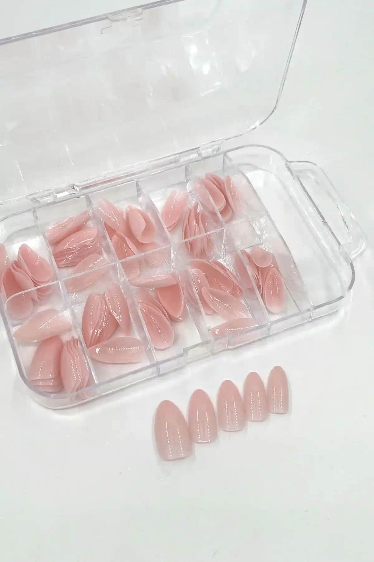 Nera Classy ve SİSA Cosmetics Takma Tırnak Ürünlerinin Karşılaştırması