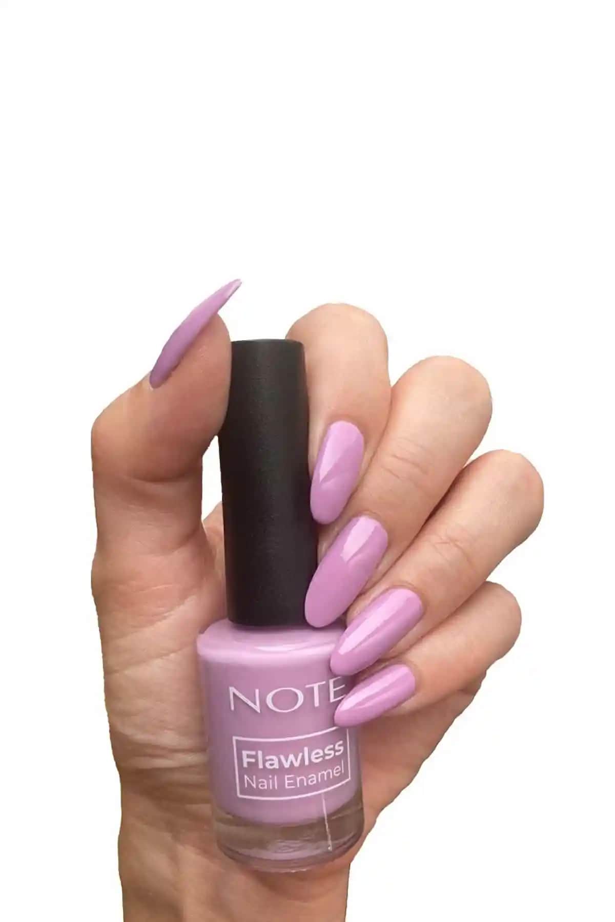 Note Cosmetics Nail Flawless Oje Mor: Yüksek Parlaklık ve Uzun Süre Dayanan Renkli Oje Seçeneği