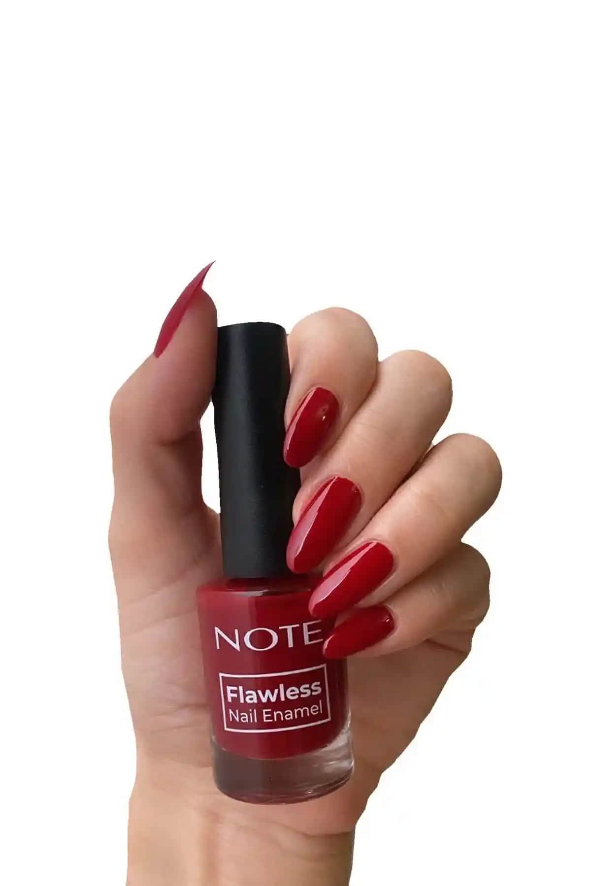 Note Cosmetics Nail Flawless Red Wine Oje 102 Numara Kırmızı Tonu, Yüksek Parlaklık ve Tek Kat Kapama Özelliği