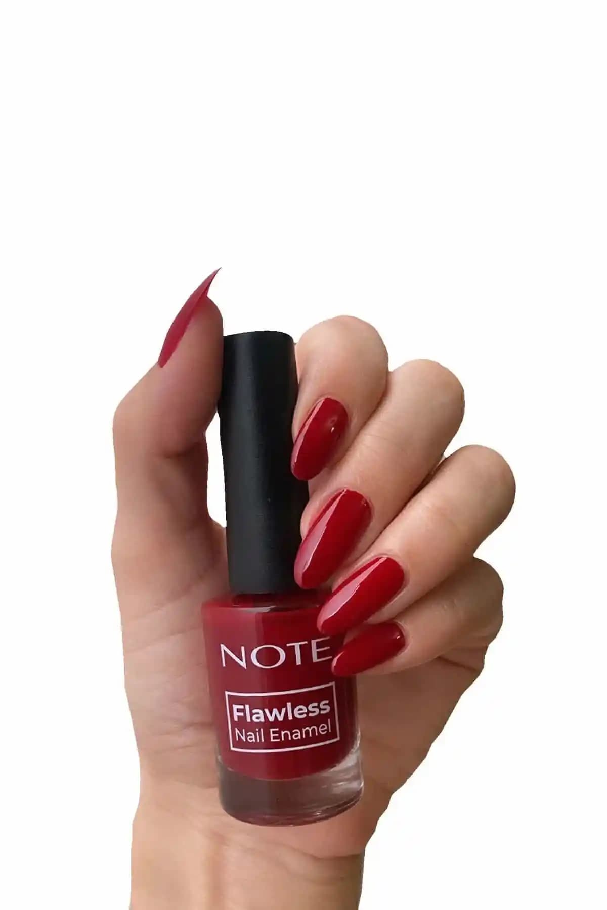Note Cosmetics Nail Flawless Red Wine Oje 102 Numara Kırmızı Tonu, Yüksek Parlaklık ve Tek Kat Kapama Özelliği