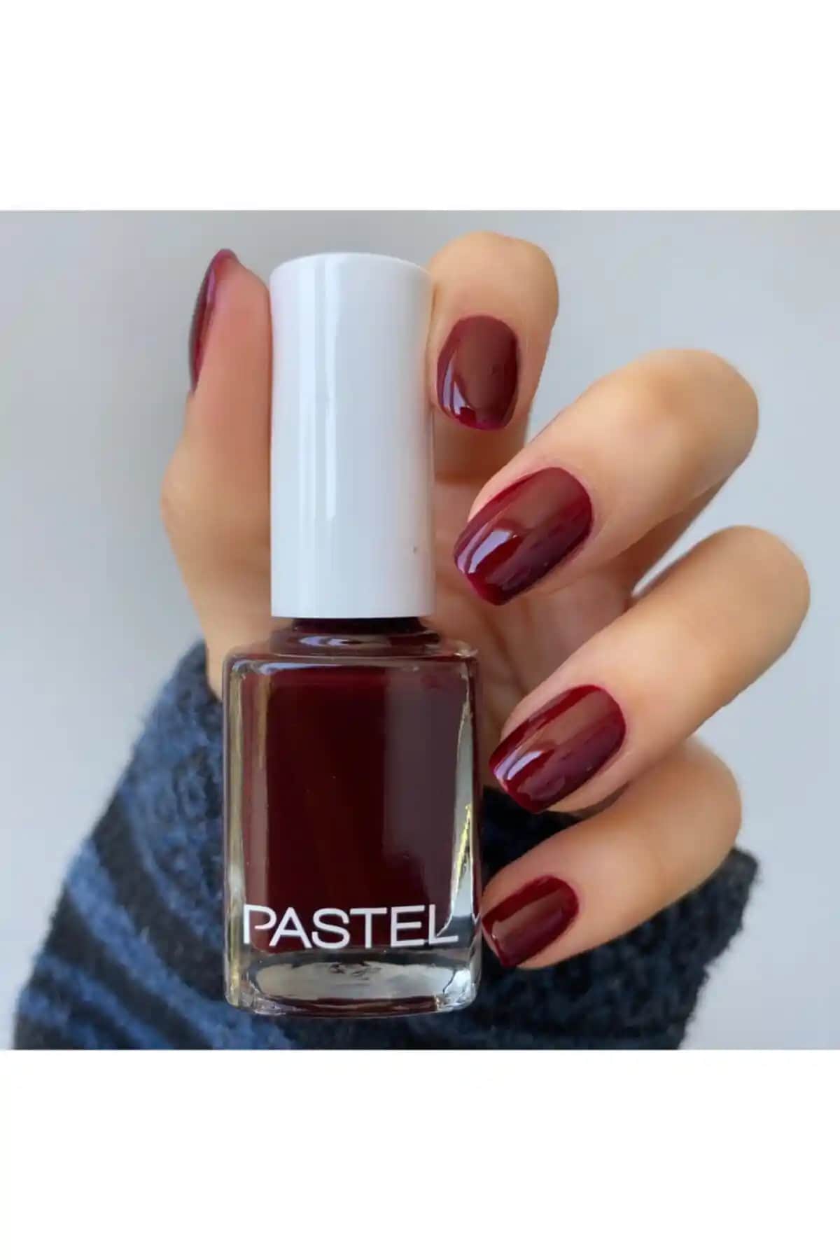 Pastel Oje 15: Yüksek Kalite, Parlak ve Çekici Altın Renk Tırnak Bakım Ürünü