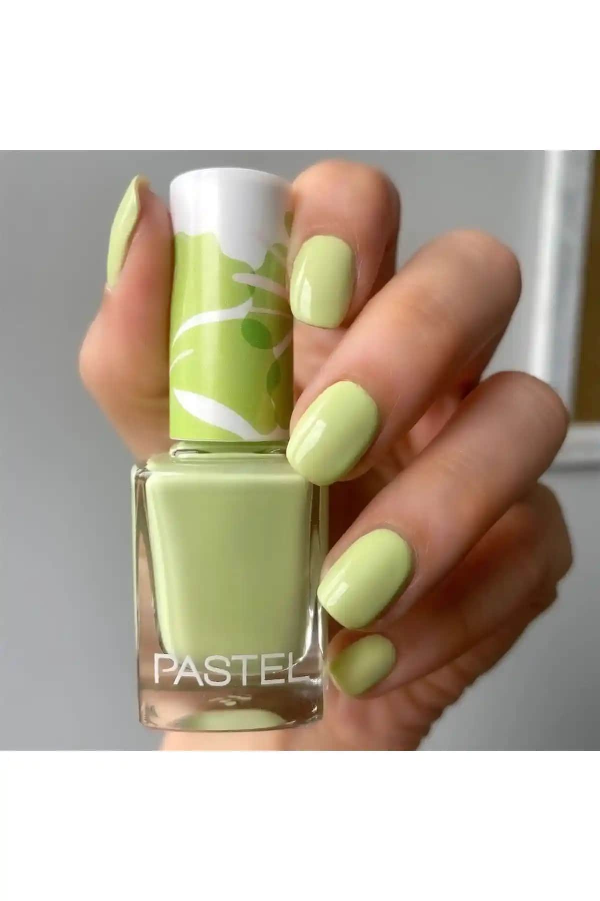 Pastel Oje 350 Yeşil Renkli Yaz Koleksiyonu Modern ve Dayanıklı Kozmetik Ürünü