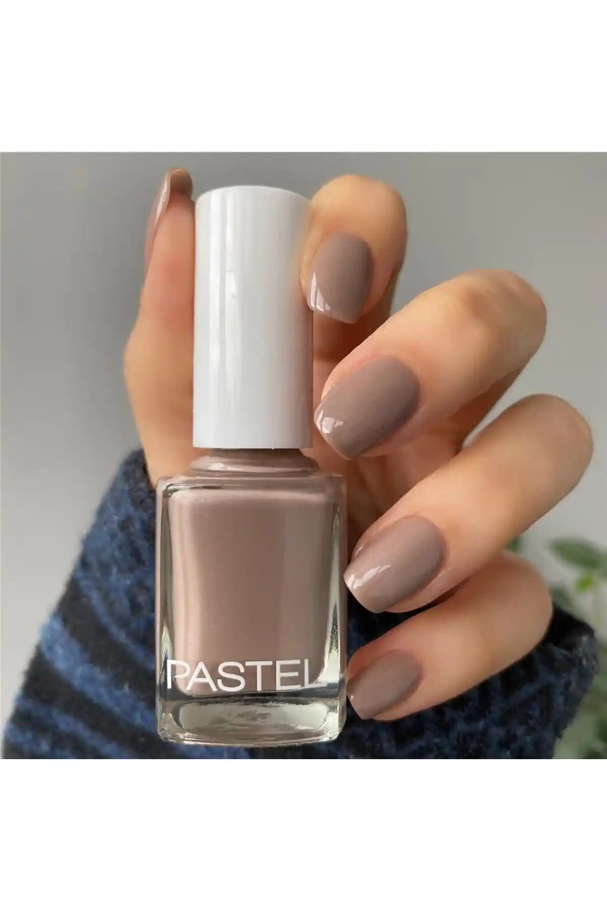 Pastel Oje 43 Siyah Renkli Sedefli Oje ile Şıklığınızı Tamamlayın