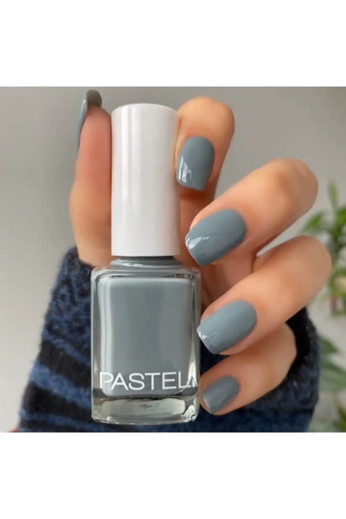 Pastel Oje No:243 Lacivert Mat Renk ile Şıklık ve Kalitenin Buluşması