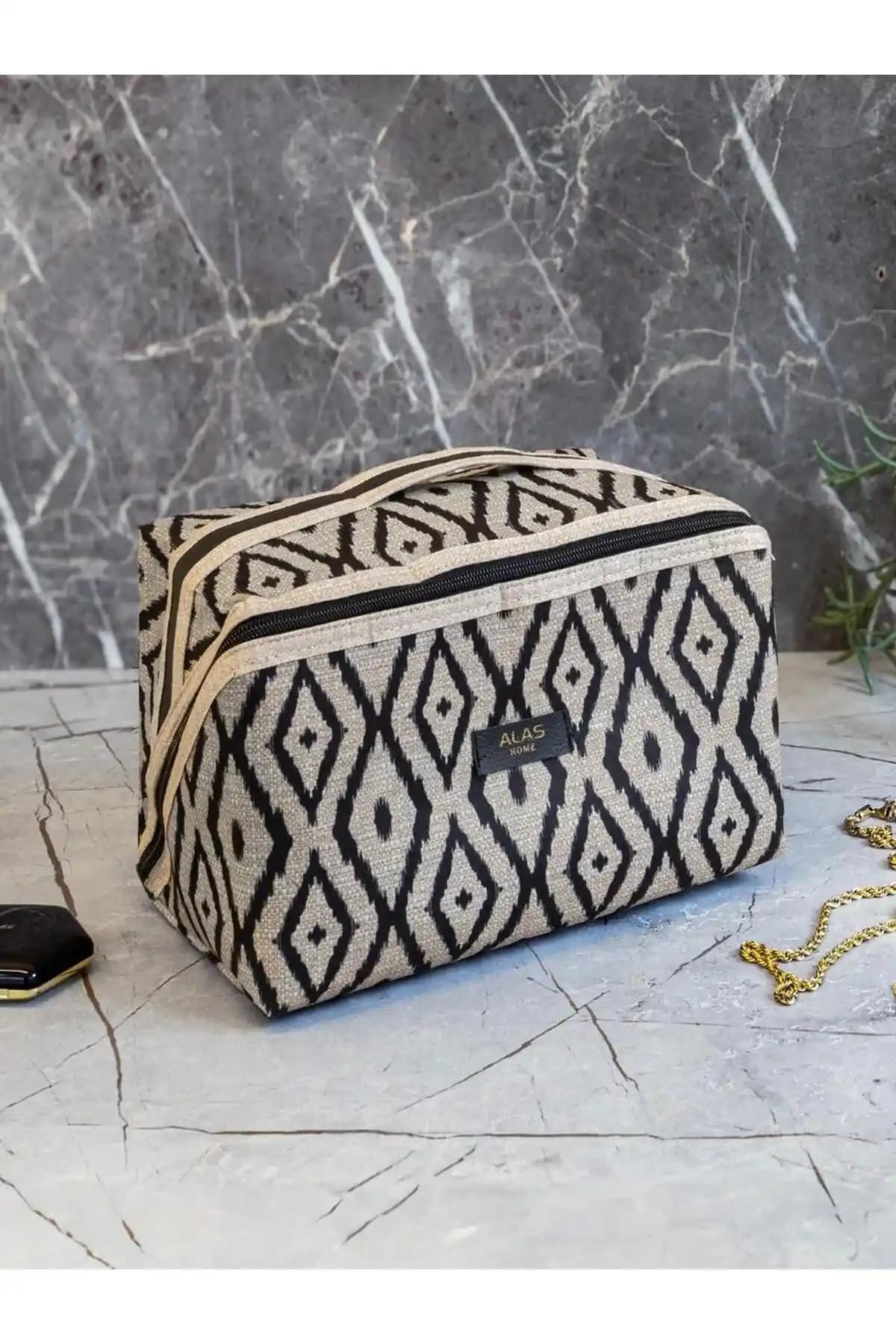 Pharma Acqua Kahve ve Krem Makyaj Çantası Karşılaştırması ve Özellikleri