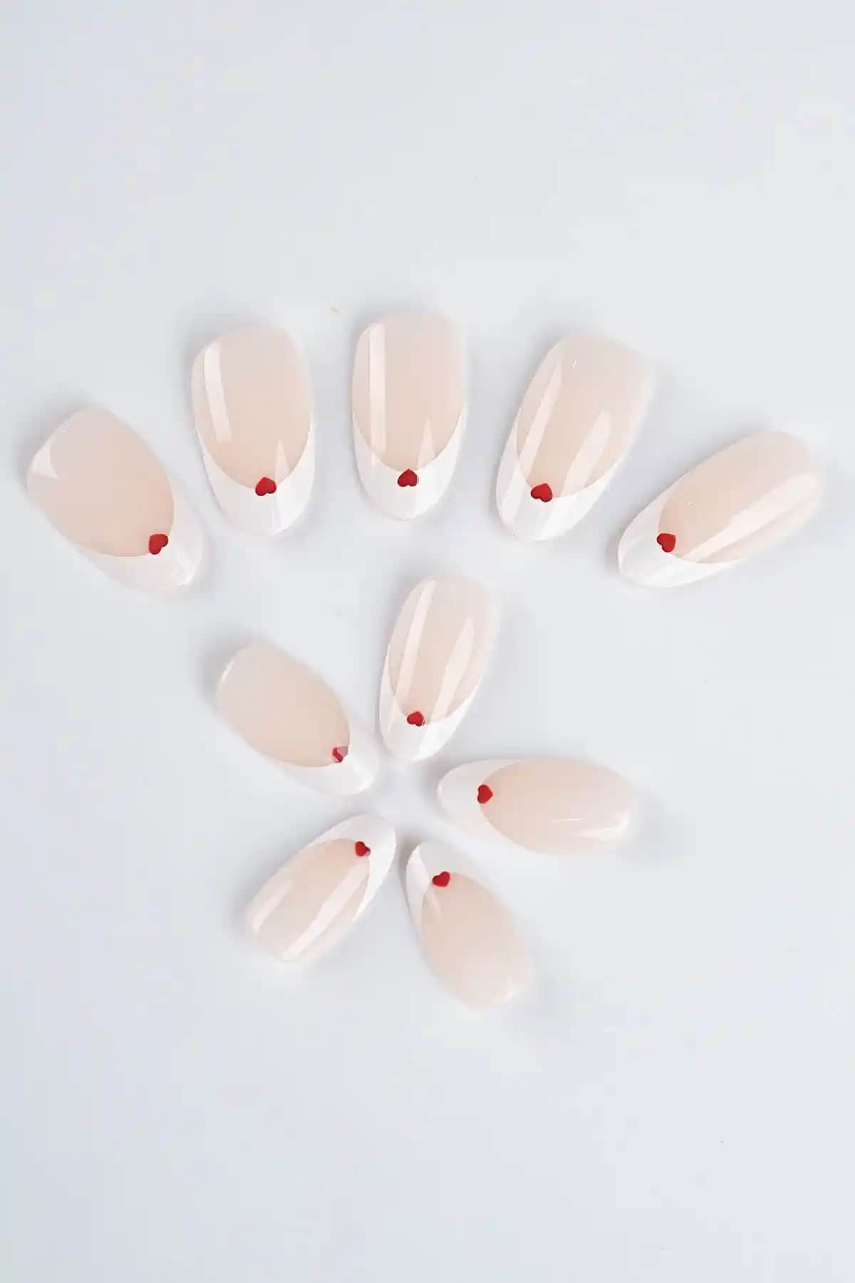 POP Beauty Takma Tırnak Seti ve Zararsız Yapıştırıcı ile Şık ve Doğal Görünüm