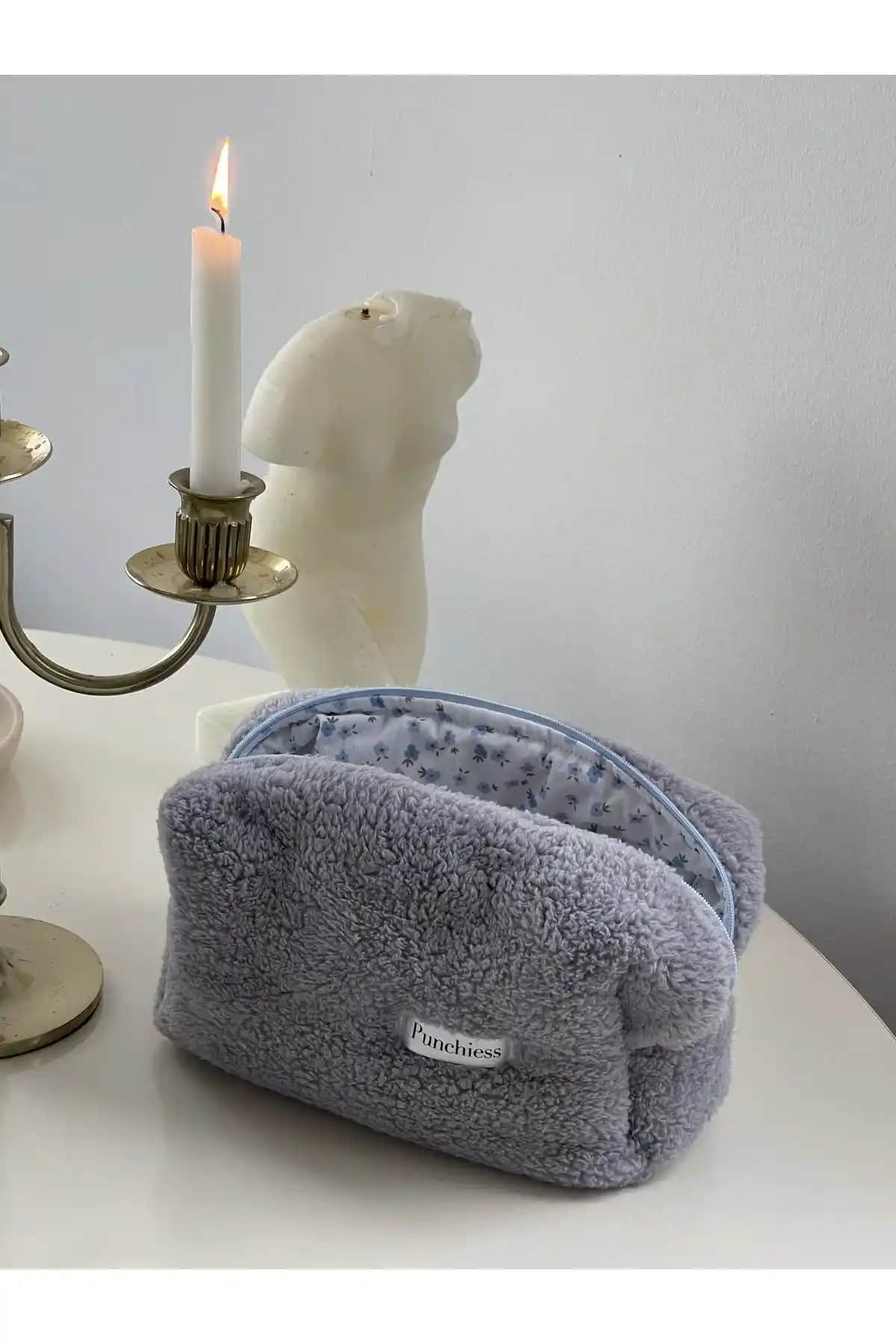 Punchiess Duman Mavi Çiçekli Kürklü Peluş Makyaj Çantası Şık ve Geniş İç Hacim ile Pratik Kullanım