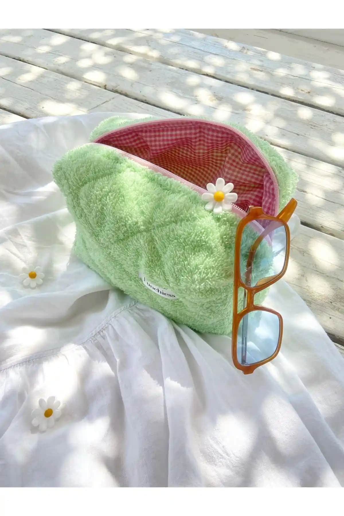 Punchiess Mint Yeşil Havlu Makyaj Çantası: Şık ve Pratik Tasarım ile Geniş İç Hacim