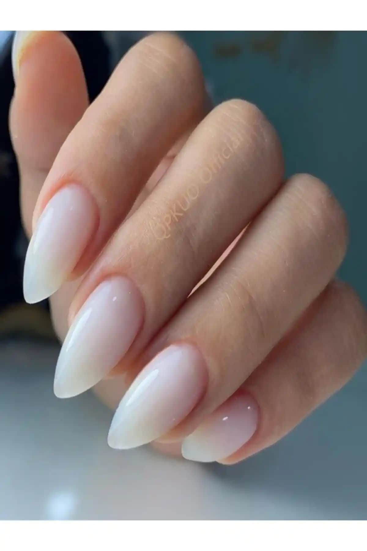 RubaTrend Kalıcı Badem Formu Düz Renk Takma Tırnak Seti Estetik ve Kullanışlı Tasarım