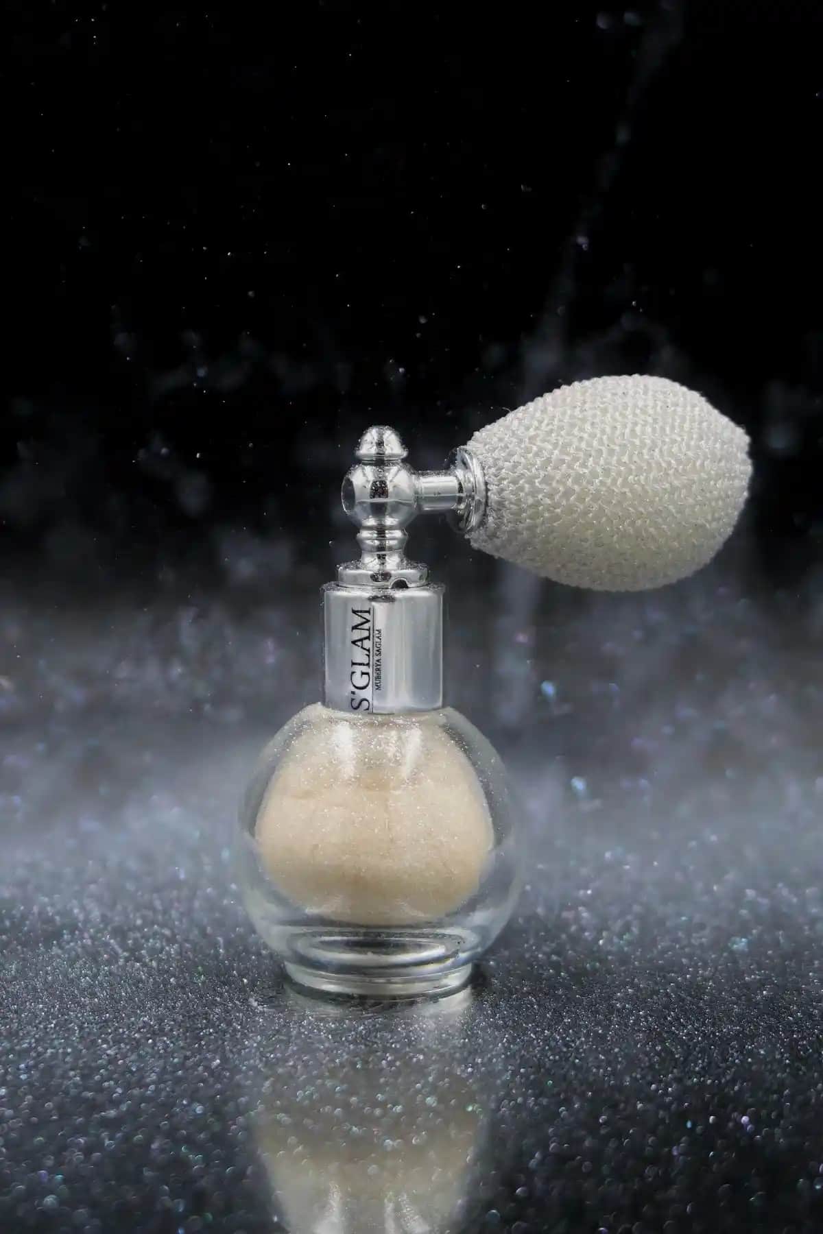 S'GLAM Yüz ve Vücut Işıltılı Pudra Spreyi: Doğal Parlaklık ve Şık Görünüm Sağlar