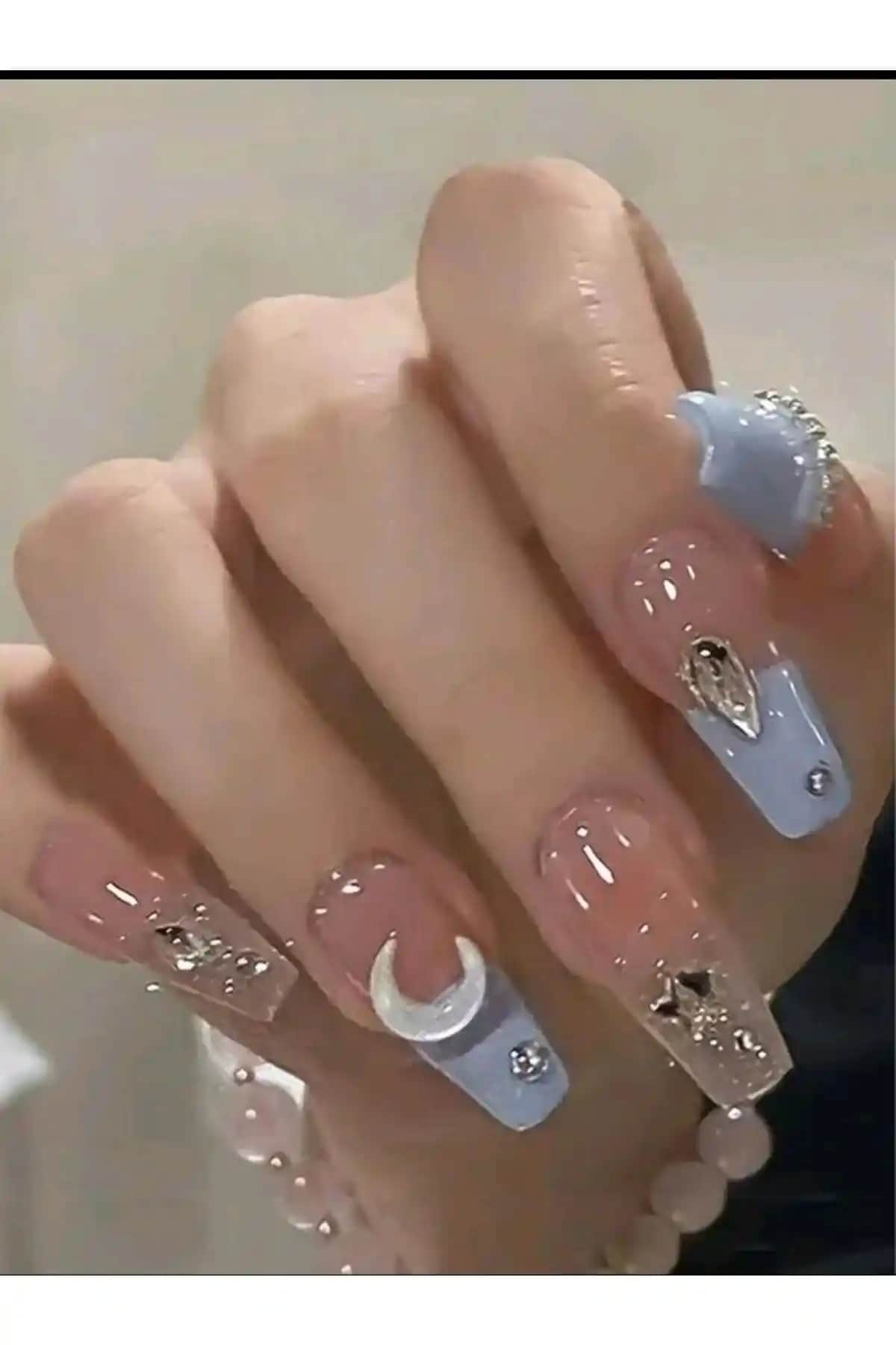 SHEIN 24 Lü Takma Tırnak Setleri: Estetik ve Kullanışlı Makyaj Aksesuarları