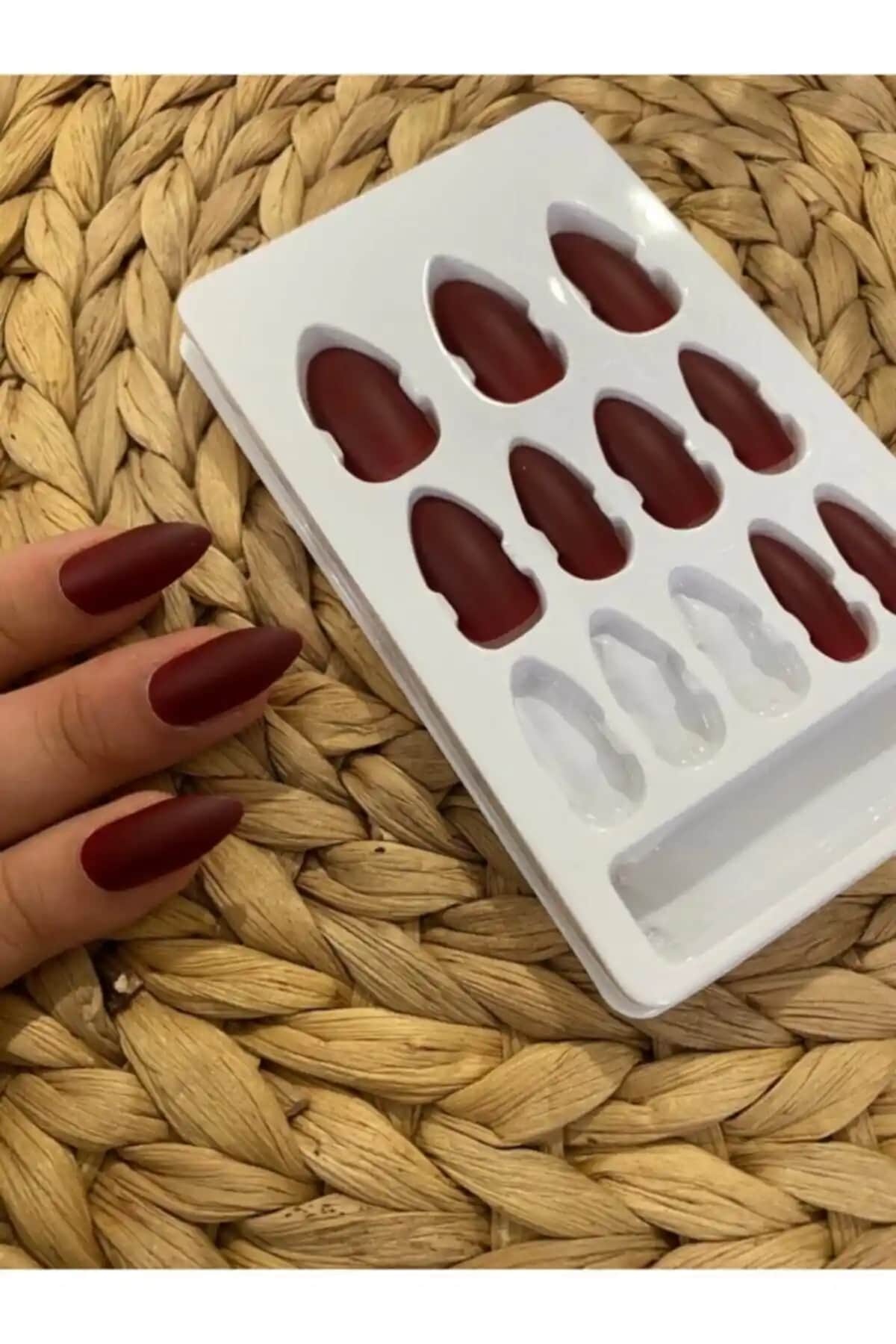 Sy Belle Kozmetik Koyu Kırmızı Mat Takma Tırnak Seti Şık ve Kolay Kullanım İçin Uygun